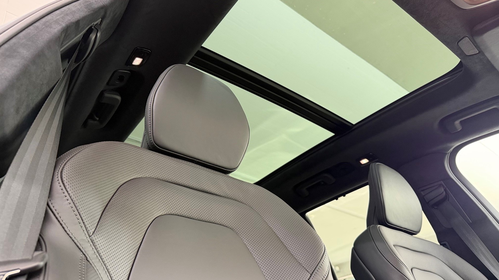 VOLVO XC90 2.0 B5 MH Black Edition A-image-12