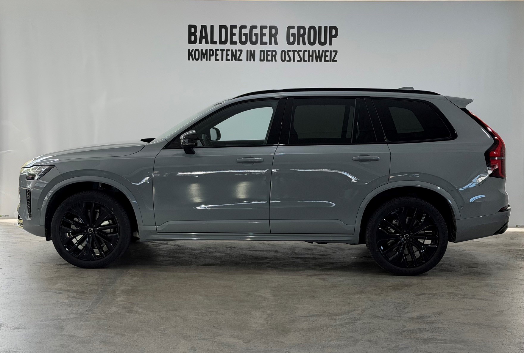 VOLVO XC90 2.0 B5 MH Black Edition A-image-2