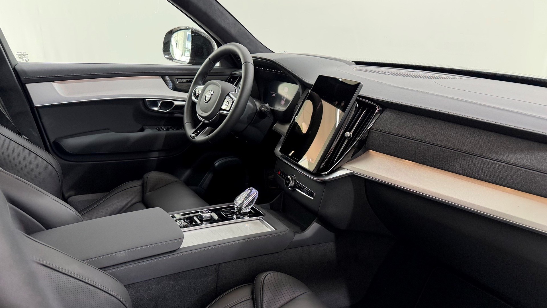 VOLVO XC90 2.0 B5 MH Black Edition A-image-3