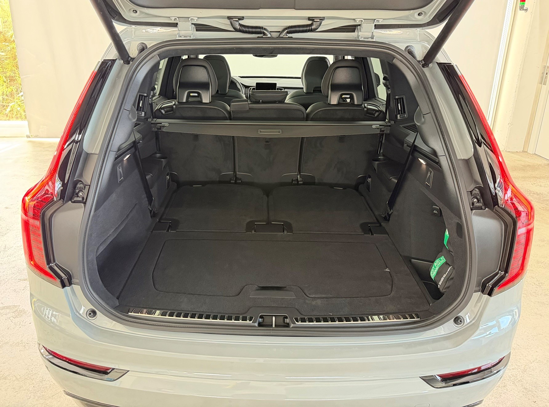 VOLVO XC90 2.0 B5 MH Black Edition A-image-11