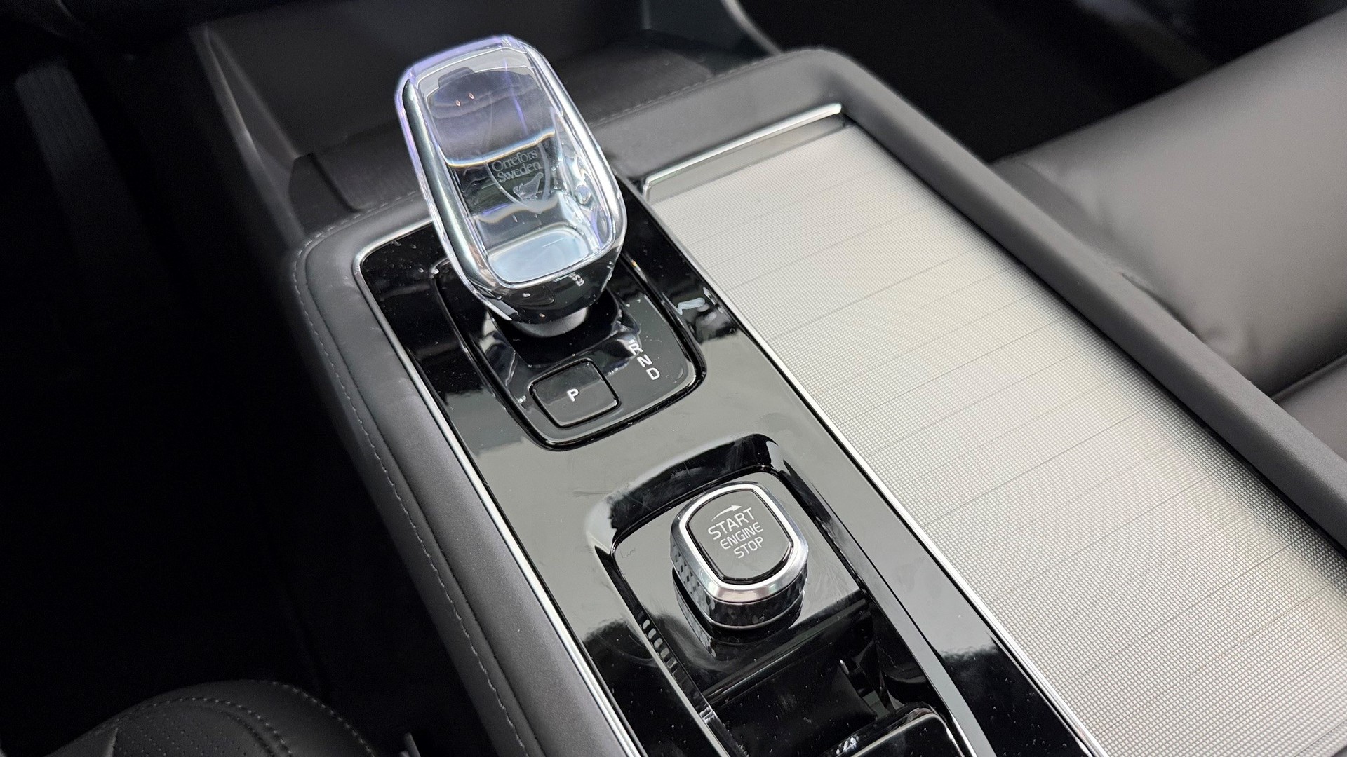 VOLVO XC90 2.0 B5 MH Black Edition A-image-13