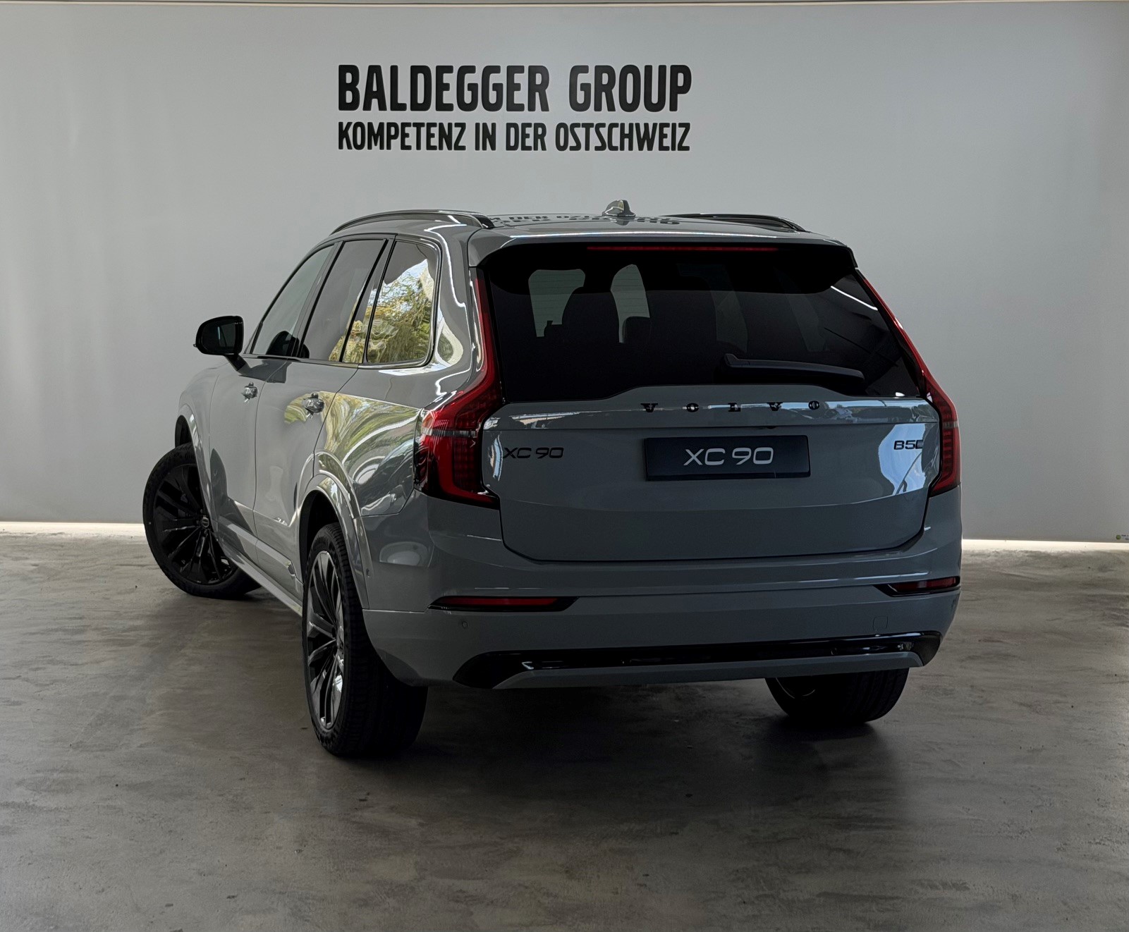 VOLVO XC90 2.0 B5 MH Black Edition A-image-1