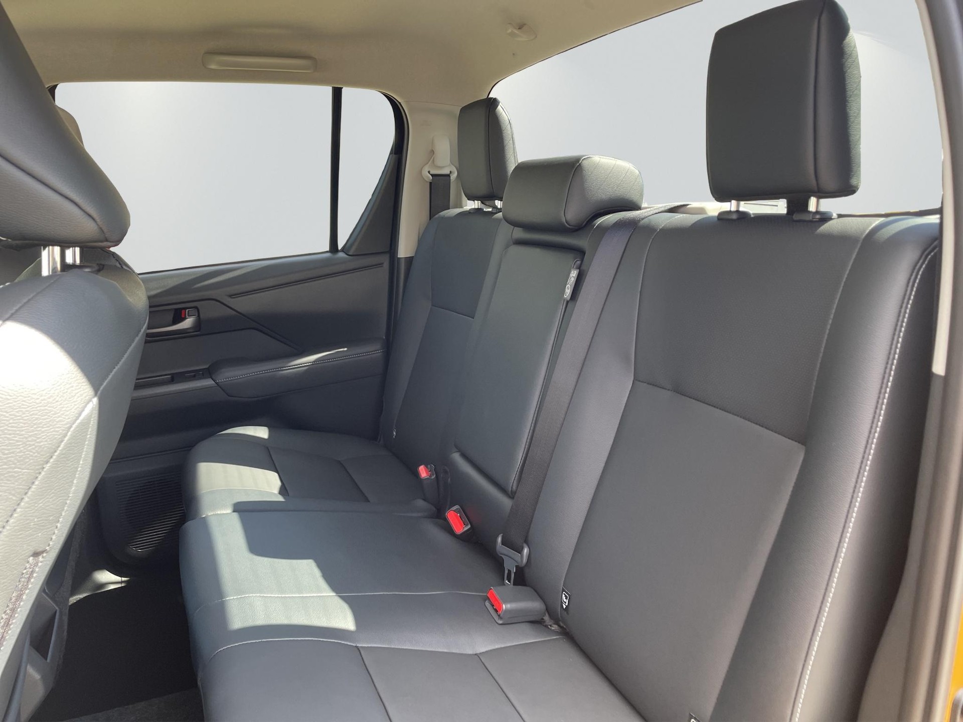 TOYOTA Hilux Double Cab.-Pick-up 2.8 D-4D MHEV 204 Style-image-11
