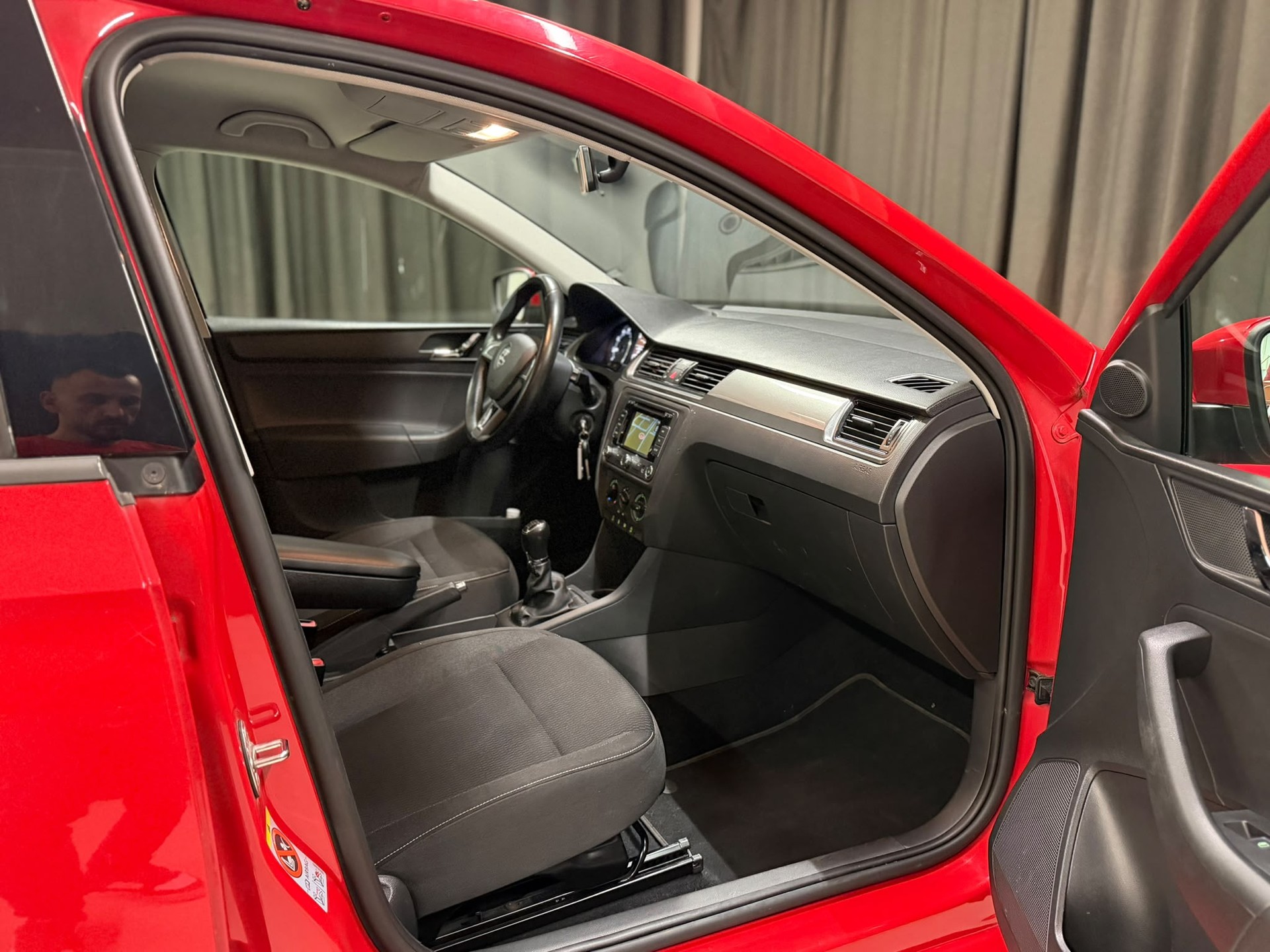 SKODA Rapid Spaceback 1.2 TSI Active-image-8