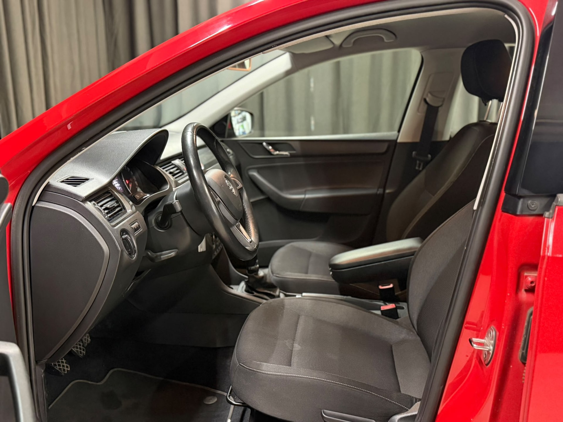 SKODA Rapid Spaceback 1.2 TSI Active-image-5