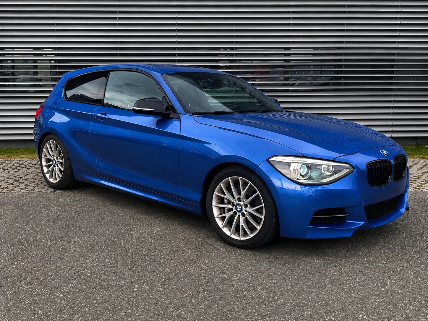 BMW M135i xDrive Steptronic-image-0