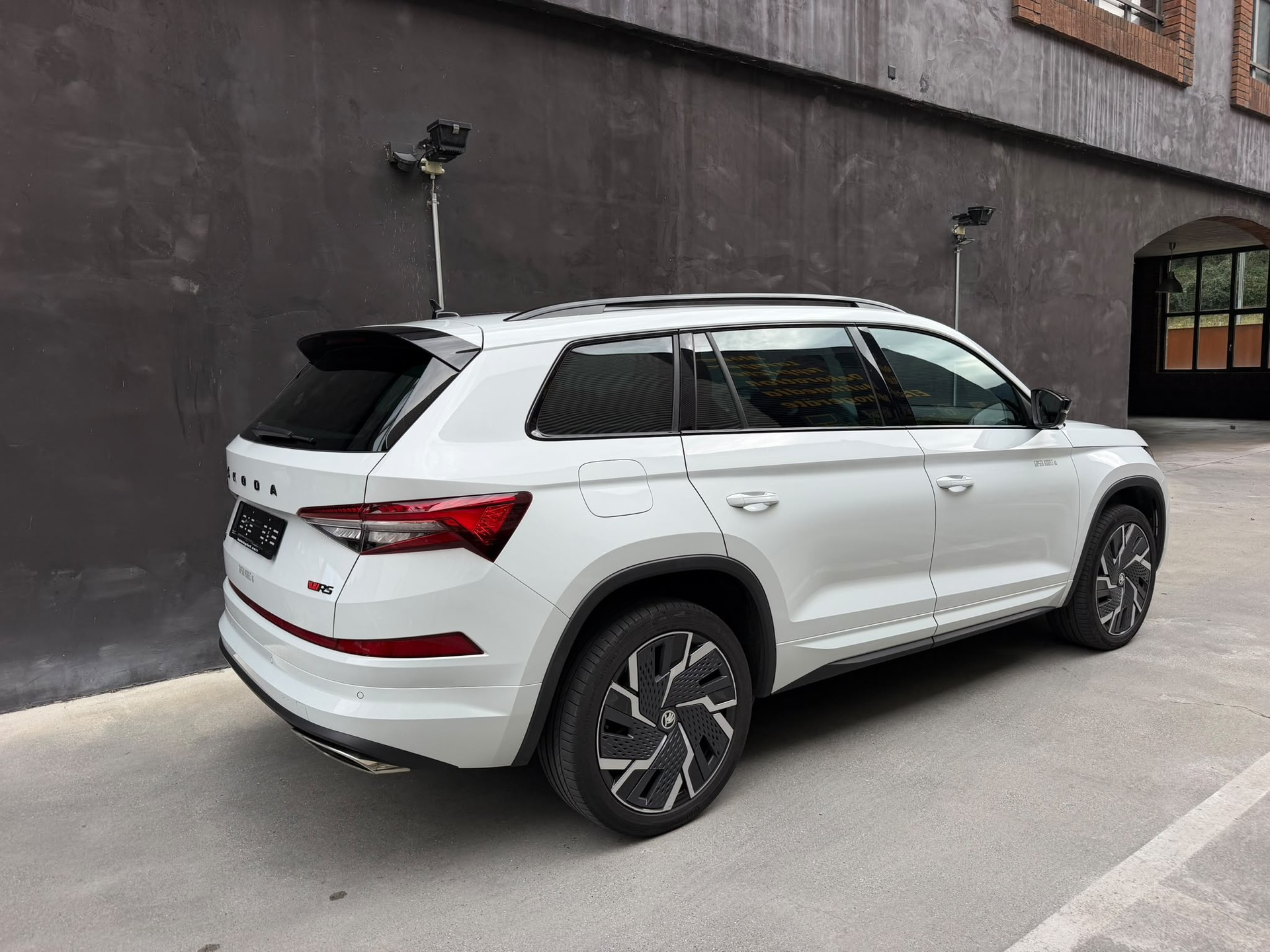 SKODA Kodiaq 2.0 TSI 4x4 RS-image-4