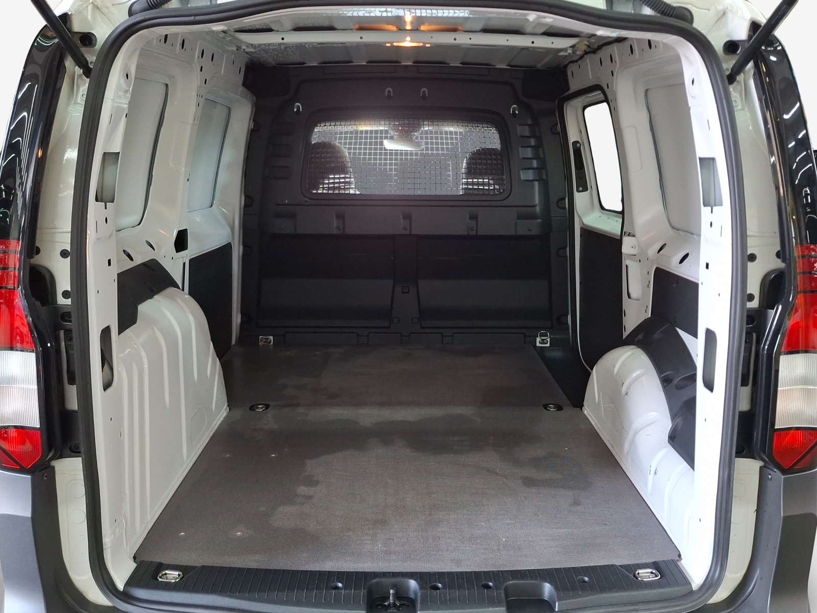 VW Caddy Cargo 2.0TDI Maxi-image-12