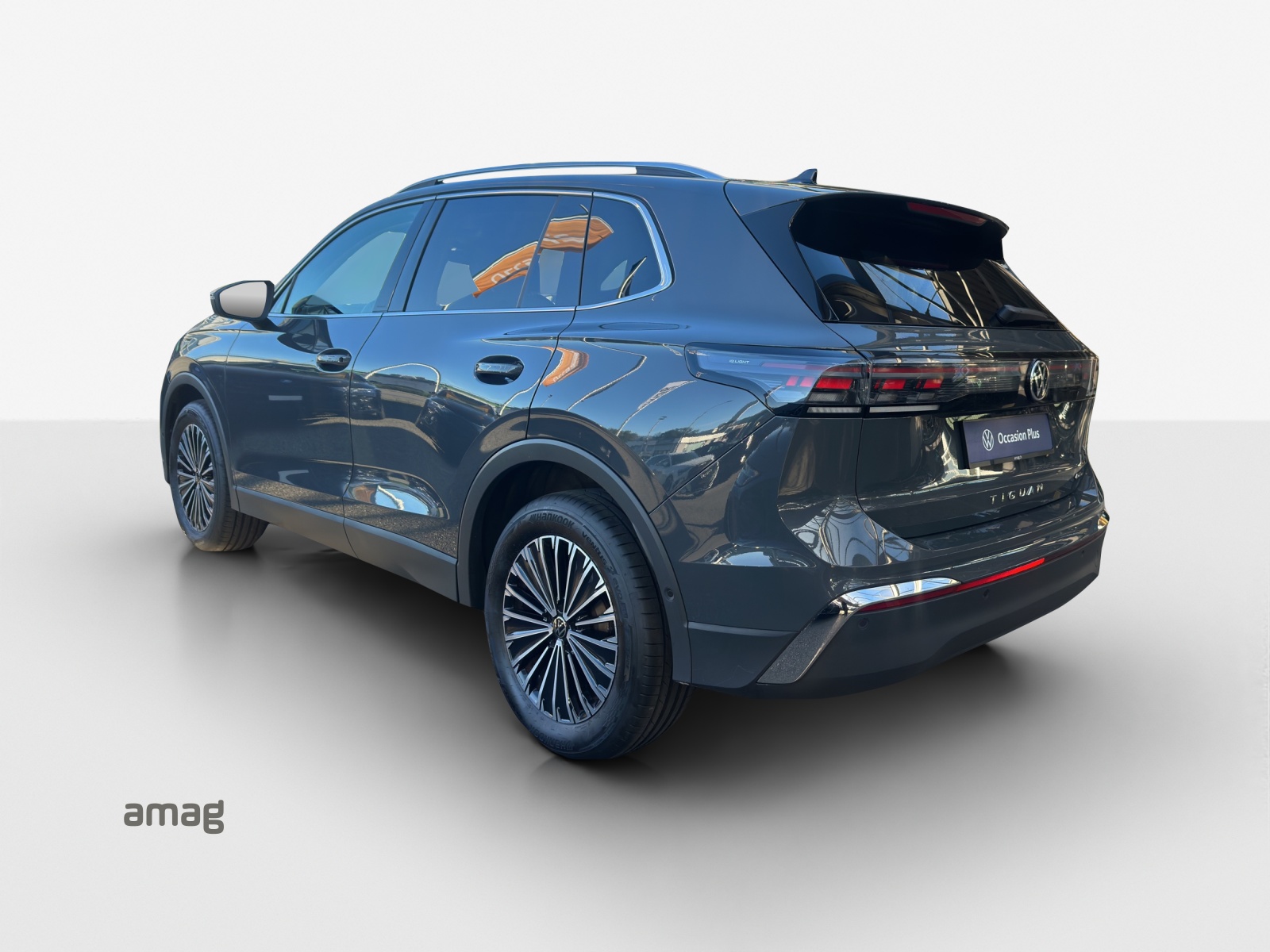 VW Tiguan 2.0 TSI DSG Elegance 4Motion-image-2