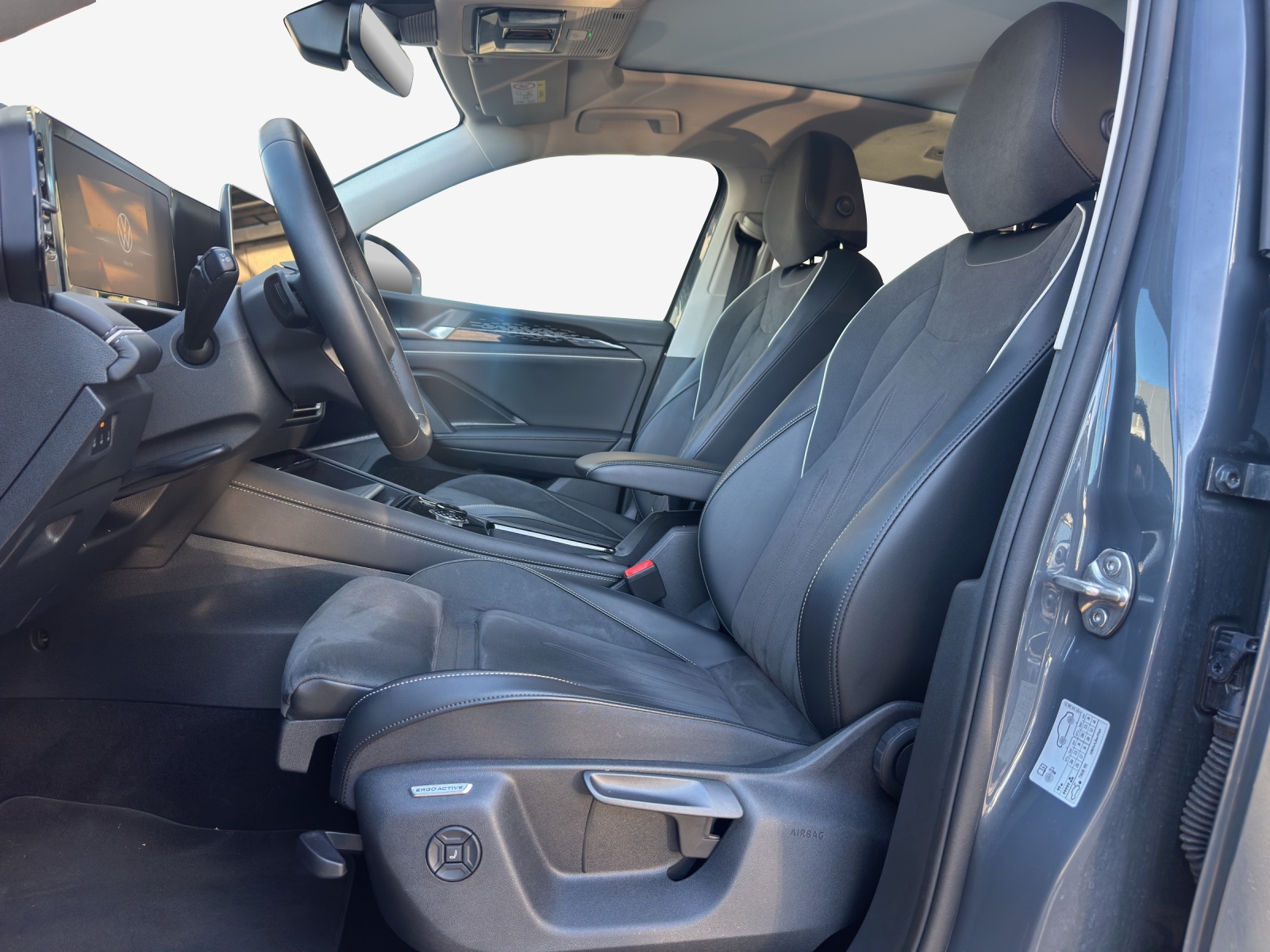 VW Tiguan 2.0 TSI DSG Elegance 4Motion-image-7