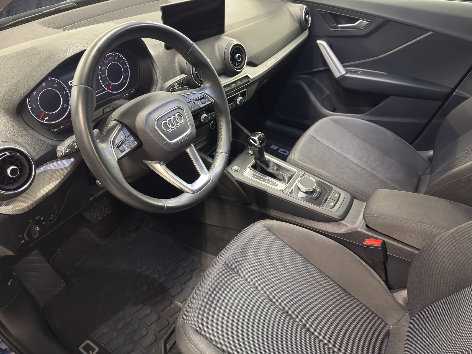 AUDI Q2 35 TDI quattro S-tronic-image-7