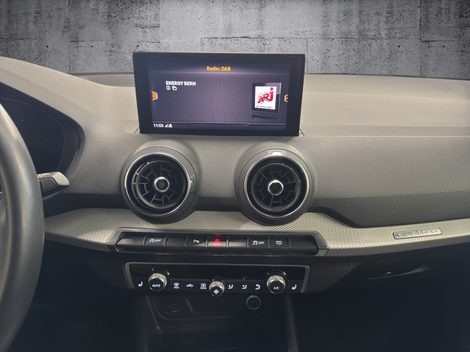 AUDI Q2 35 TDI quattro S-tronic-image-14