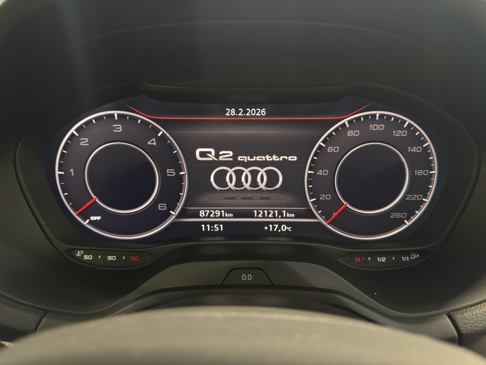 AUDI Q2 35 TDI quattro S-tronic-image-12