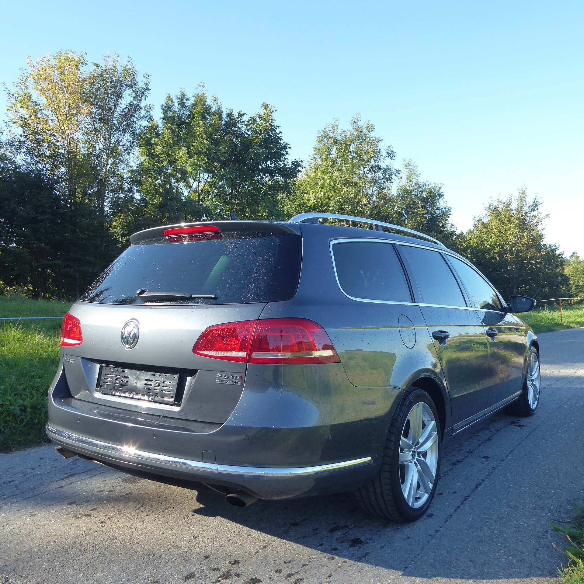 VW Passat Variant 2.0 TDI BMT Highline 4MDSG-image-3