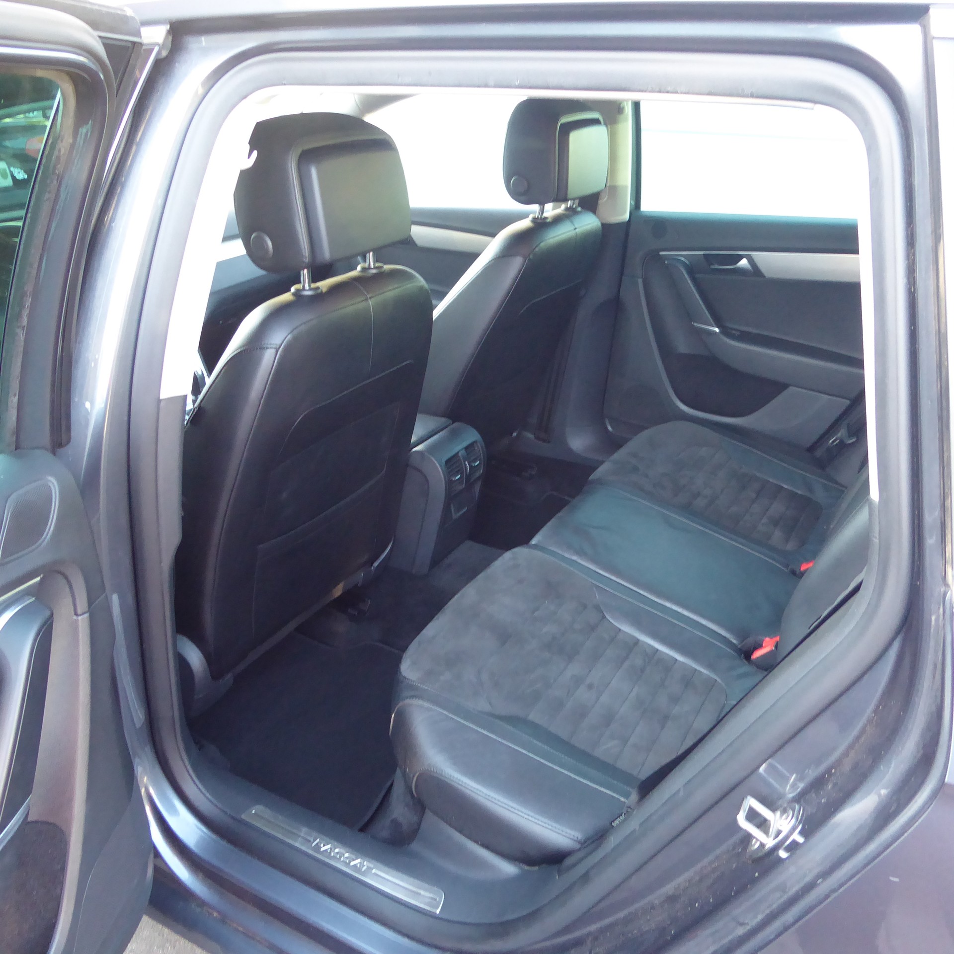 VW Passat Variant 2.0 TDI BMT Highline 4MDSG-image-5