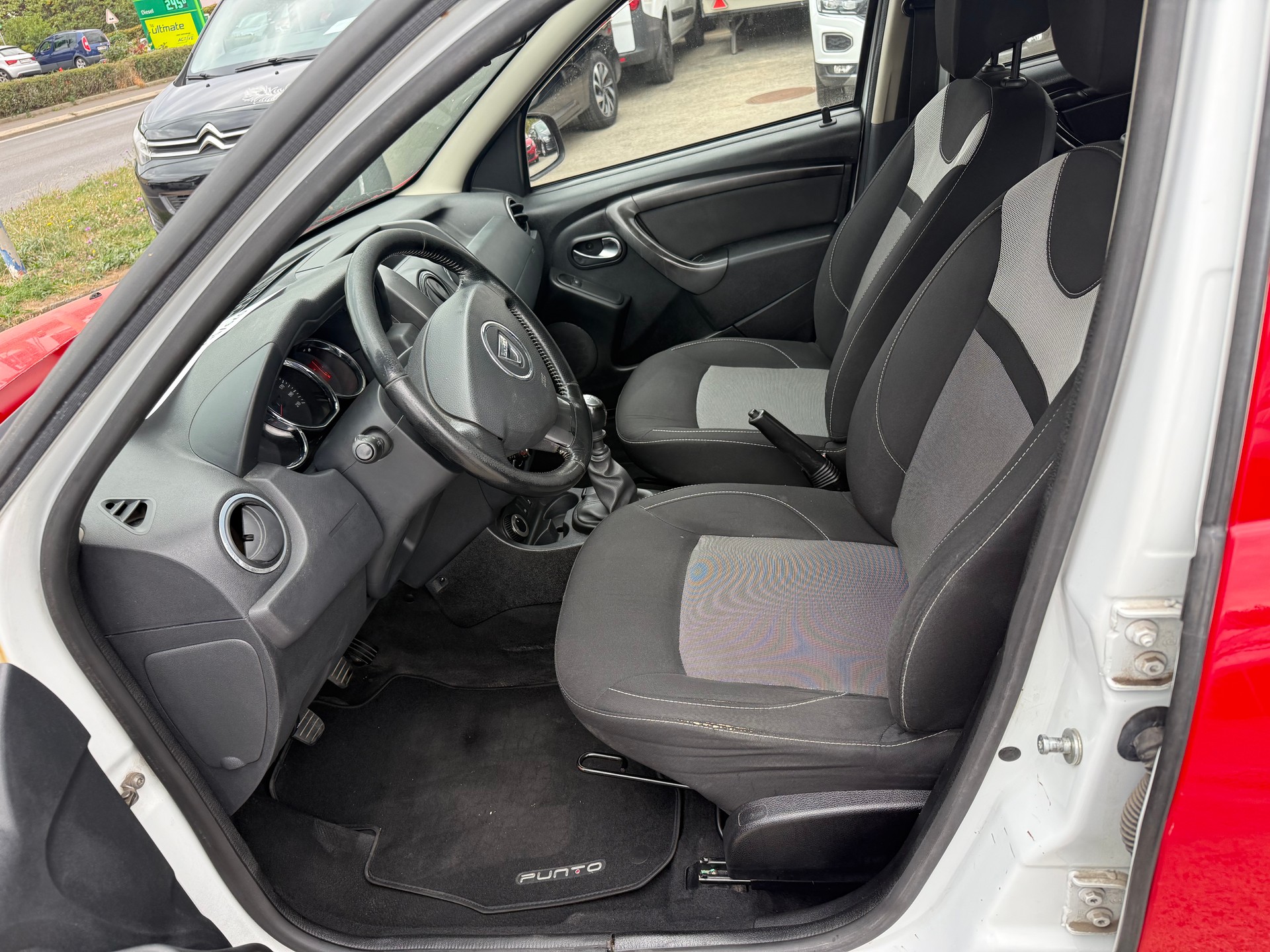 DACIA Duster 1.6 Celebration 4x4-image-11