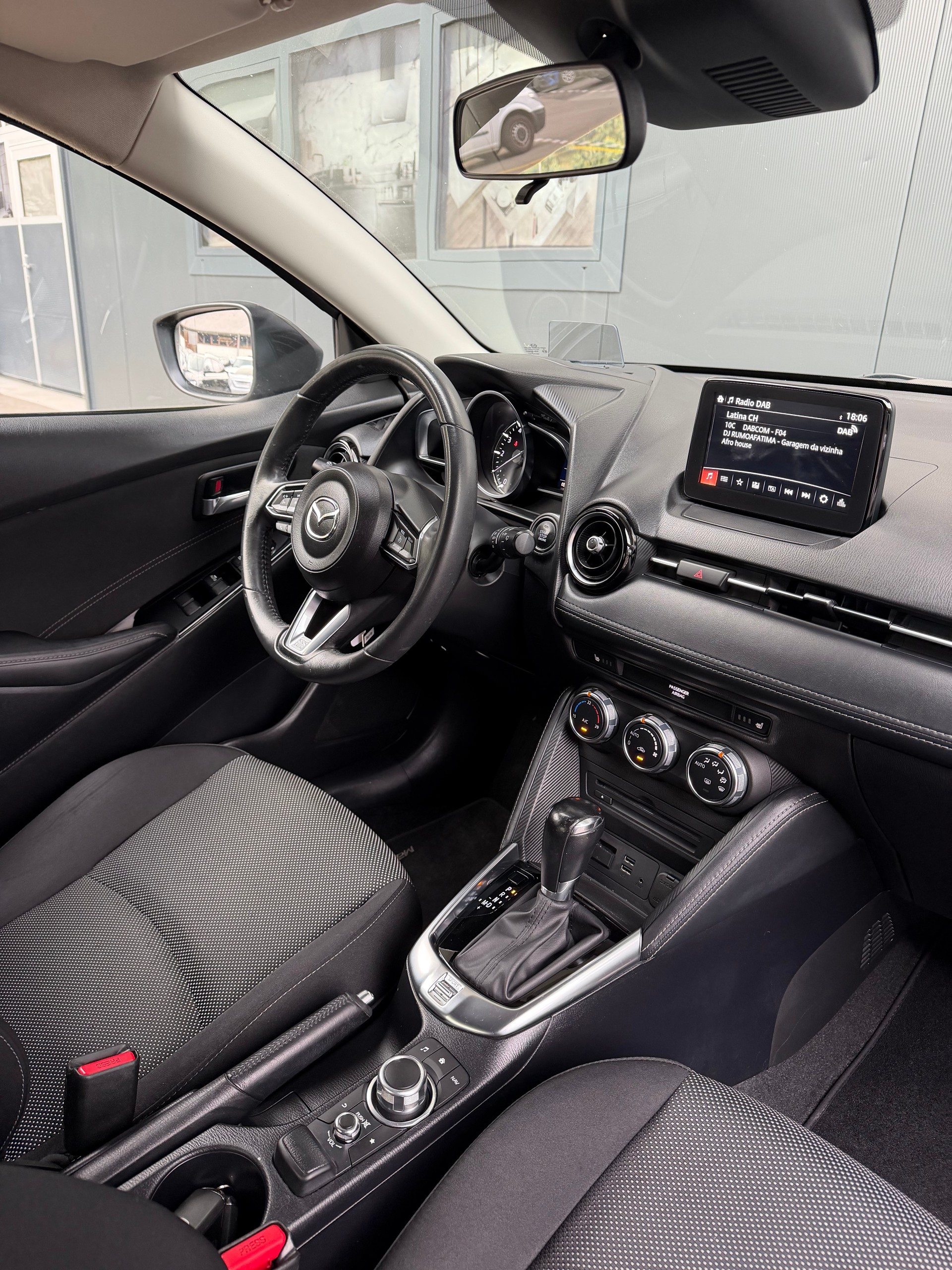 MAZDA 2 SKYACTIV-G 90 Revolution Automat-image-11