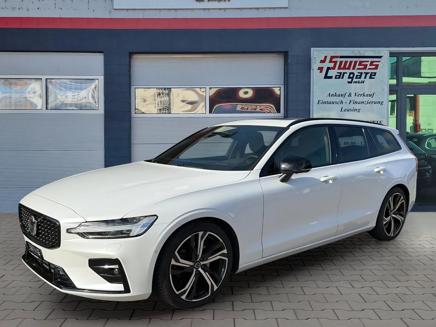 VOLVO V60 B4 Benzin Mild Hybrid Ultra Dark DCT mit AHK & Panoramadach & 5J Werksgarantie oder bis 200000km-image-3