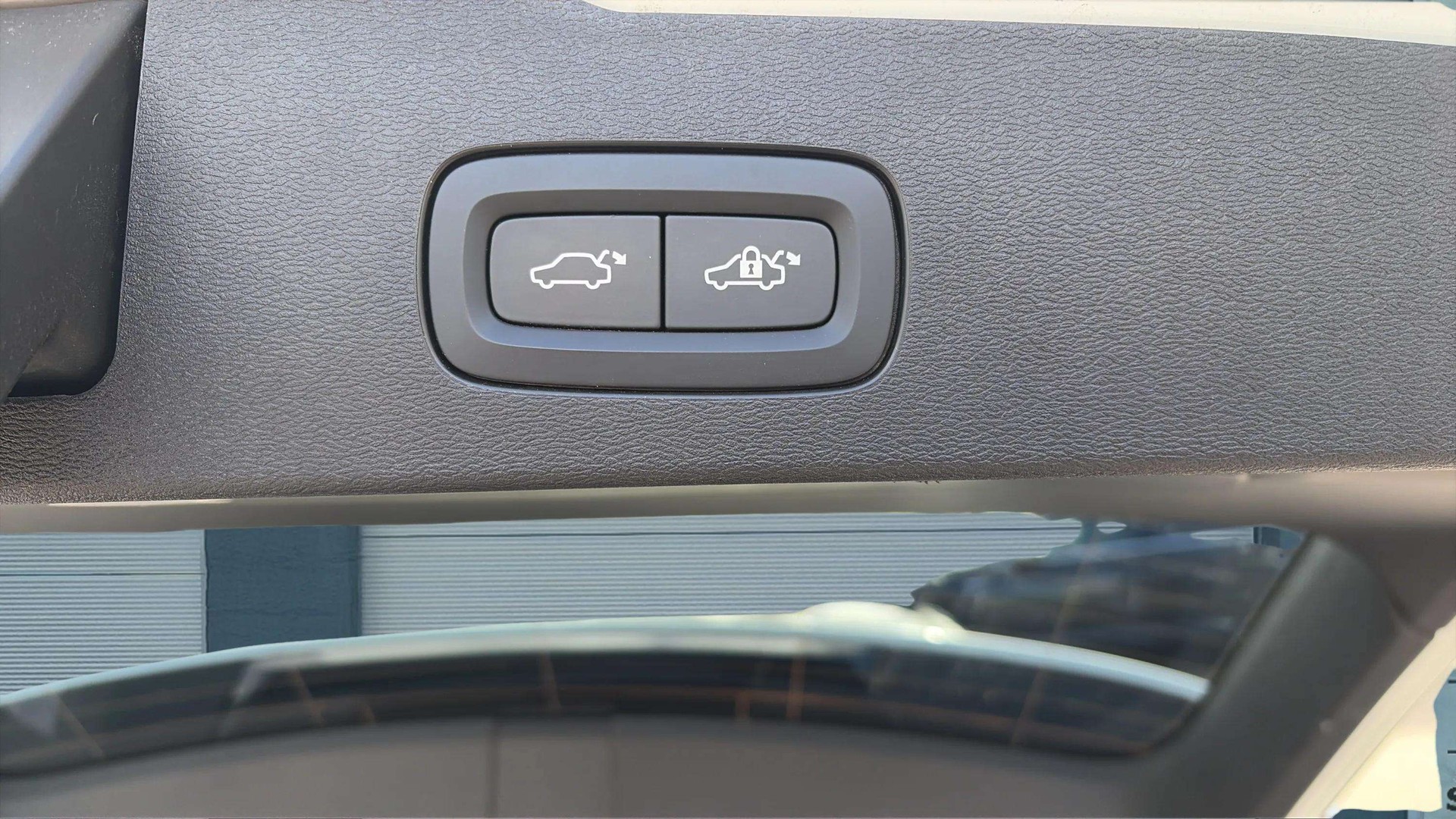 VOLVO V60 B4 Benzin Mild Hybrid Ultra Dark DCT mit AHK & Panoramadach & 5J Werksgarantie oder bis 200000km-image-26