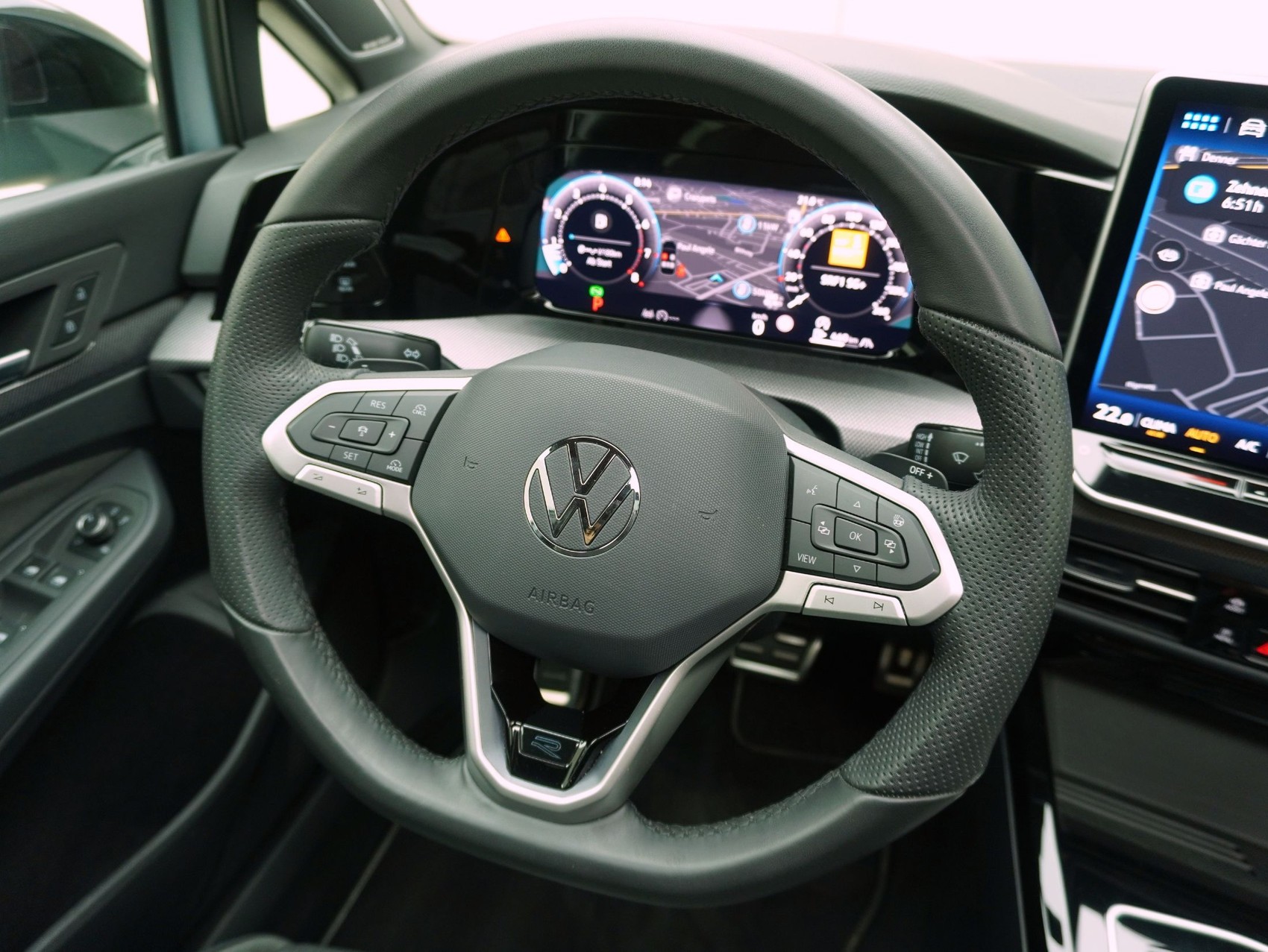 VW Golf 8.5 2.0 TSI DSG R-Line Black Style 4Motion **VW Werksgarantie bis 12/2030**-image-12