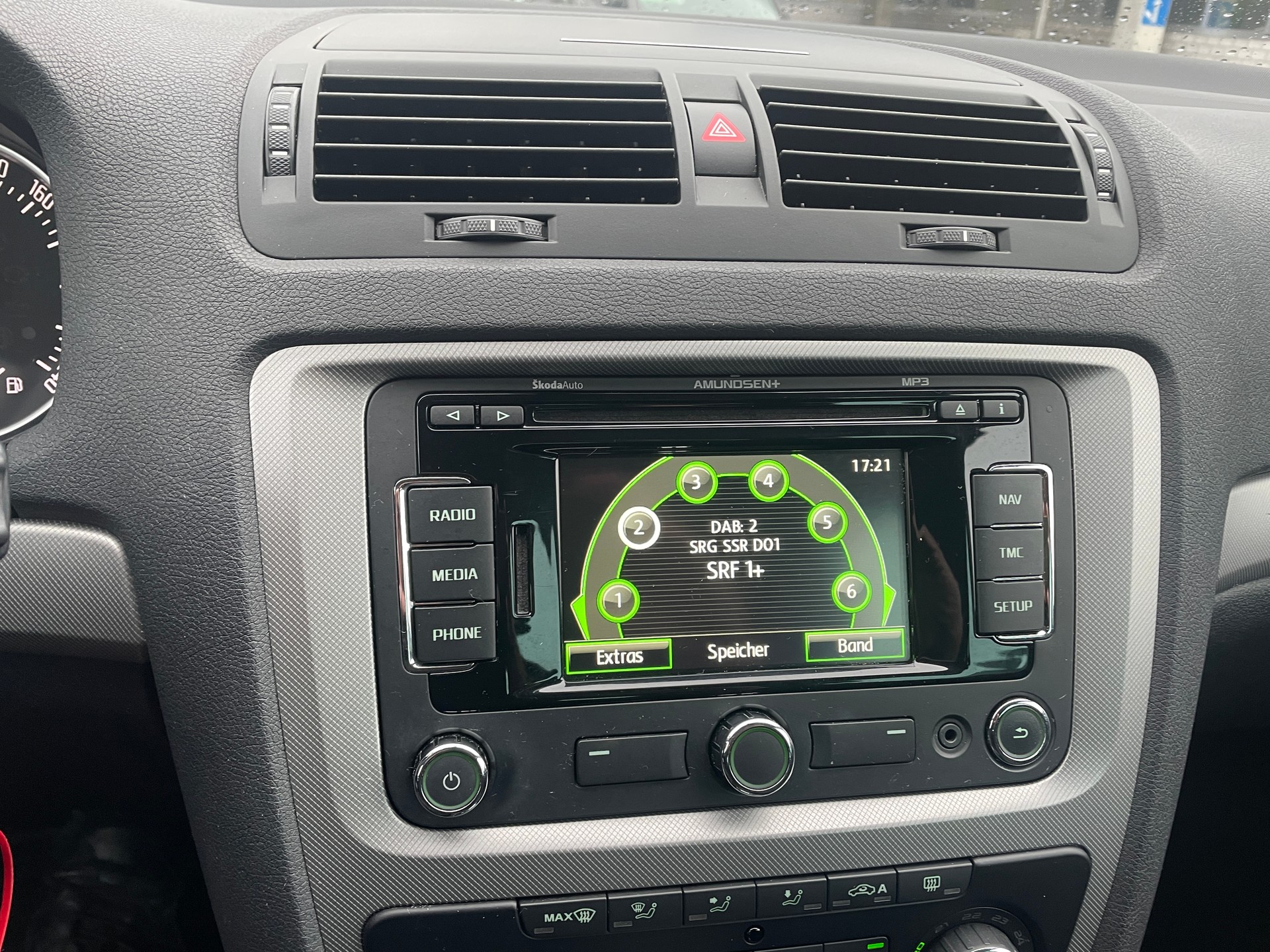 SKODA Octavia Combi 2.0 TDI Elegance 4x4 DSG-image-8