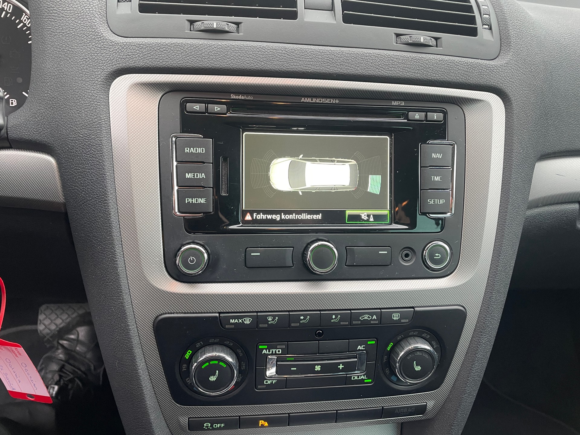 SKODA Octavia Combi 2.0 TDI Elegance 4x4 DSG-image-11