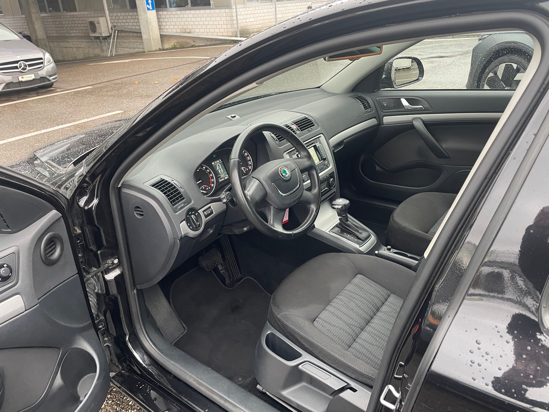 SKODA Octavia Combi 2.0 TDI Elegance 4x4 DSG-image-4