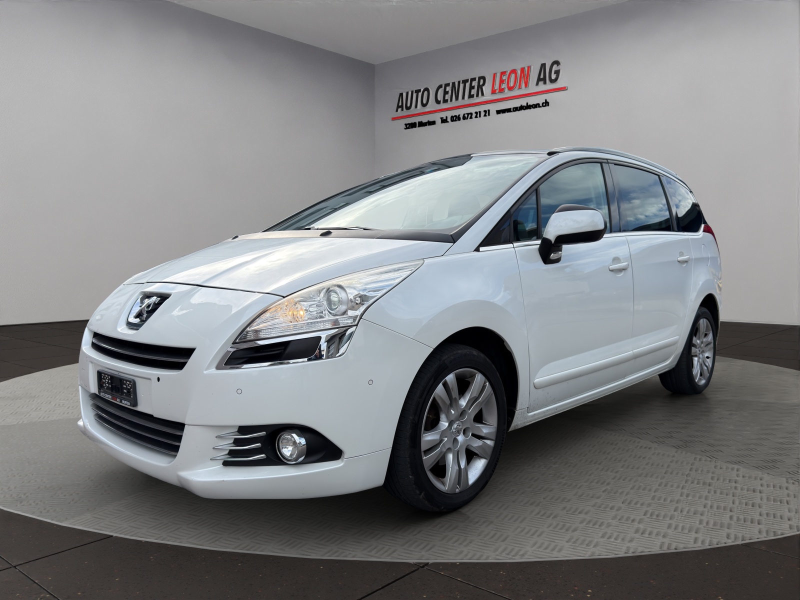PEUGEOT 5008 1.6 16V T Sport Pack Automatic-image-1