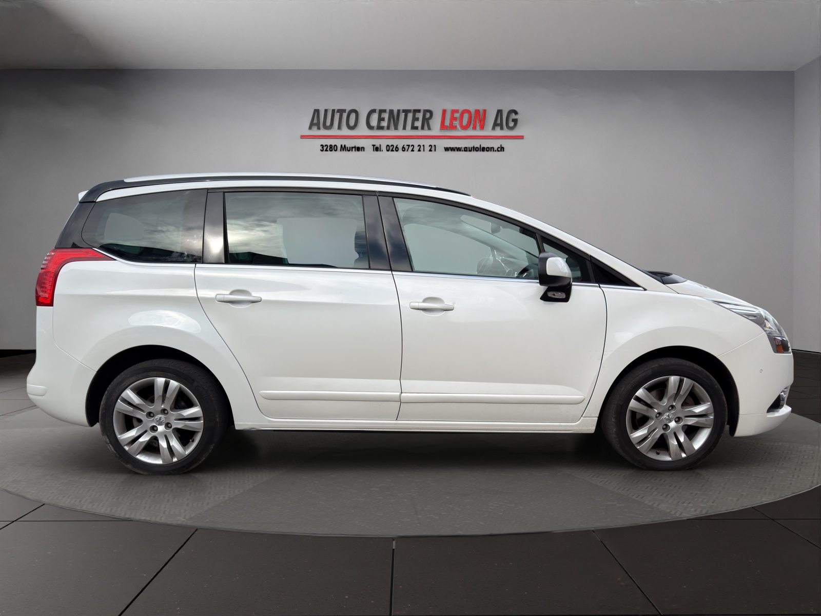 PEUGEOT 5008 1.6 16V T Sport Pack Automatic-image-6