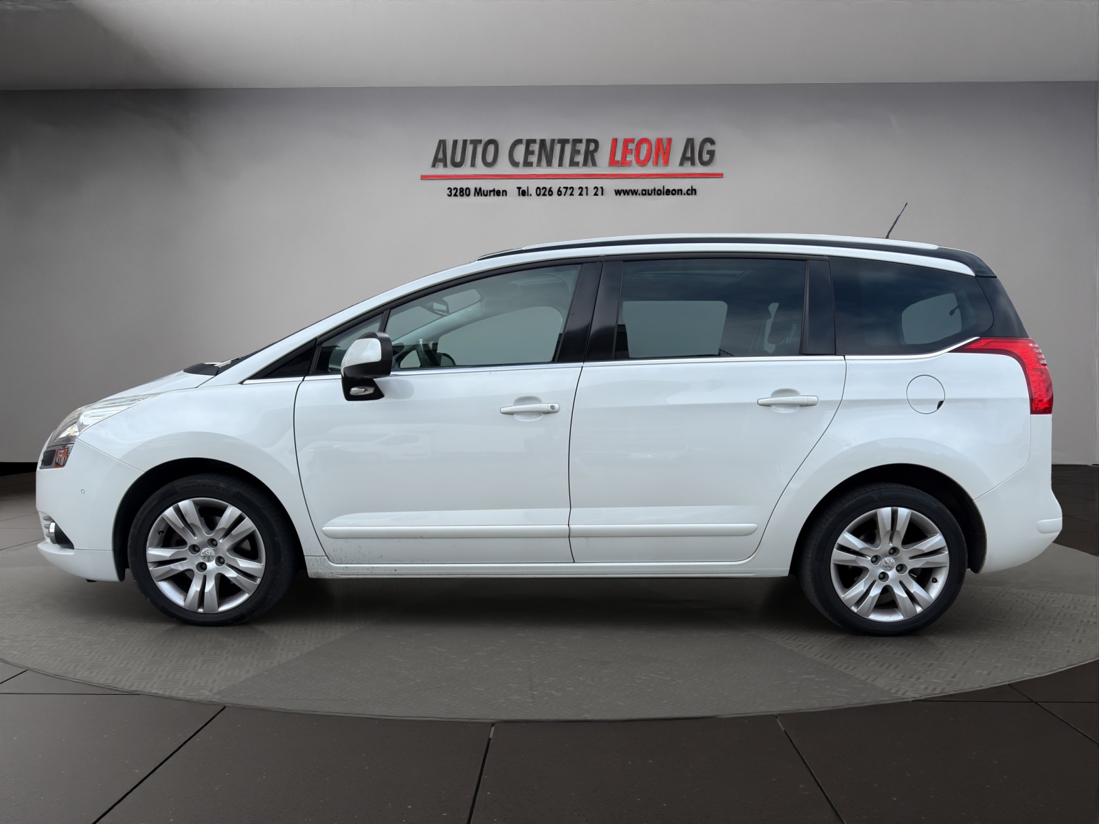 PEUGEOT 5008 1.6 16V T Sport Pack Automatic-image-2