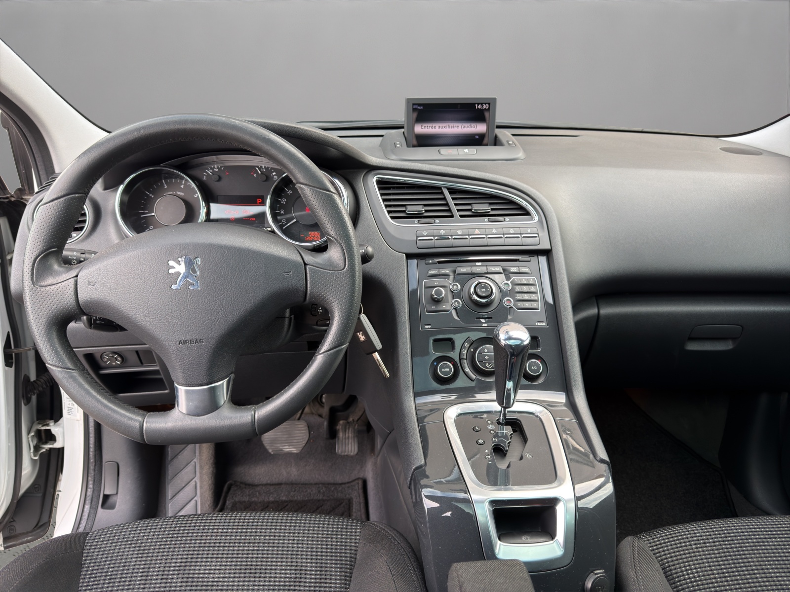 PEUGEOT 5008 1.6 16V T Sport Pack Automatic-image-13