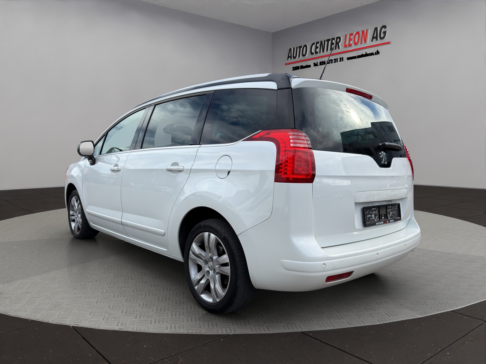 PEUGEOT 5008 1.6 16V T Sport Pack Automatic-image-3