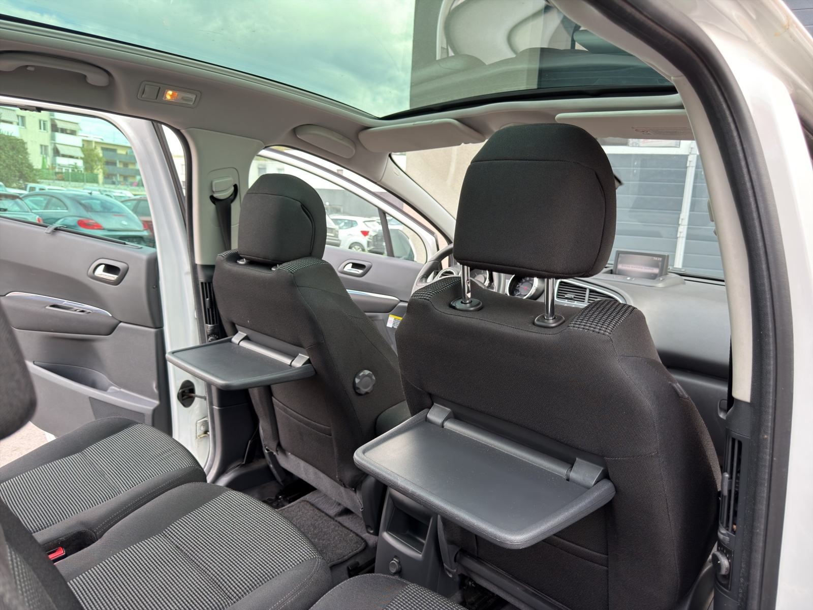 PEUGEOT 5008 1.6 16V T Sport Pack Automatic-image-22