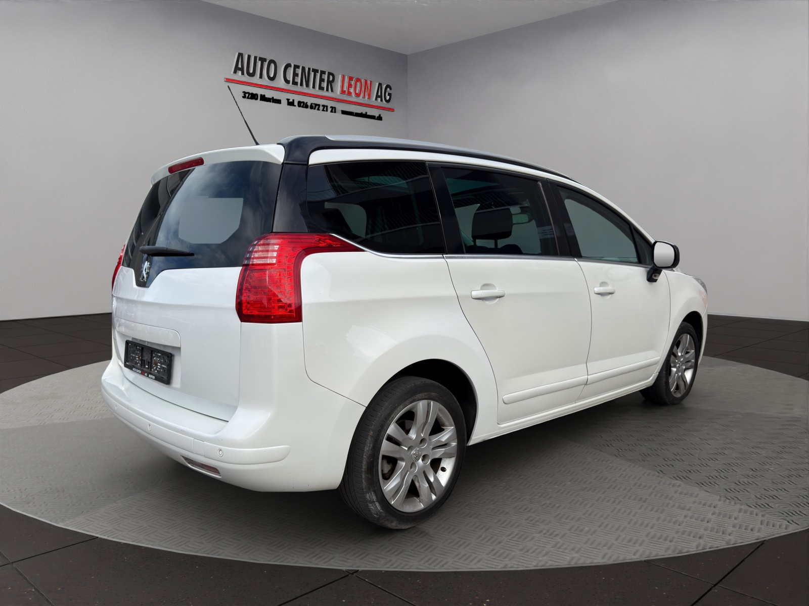 PEUGEOT 5008 1.6 16V T Sport Pack Automatic-image-5