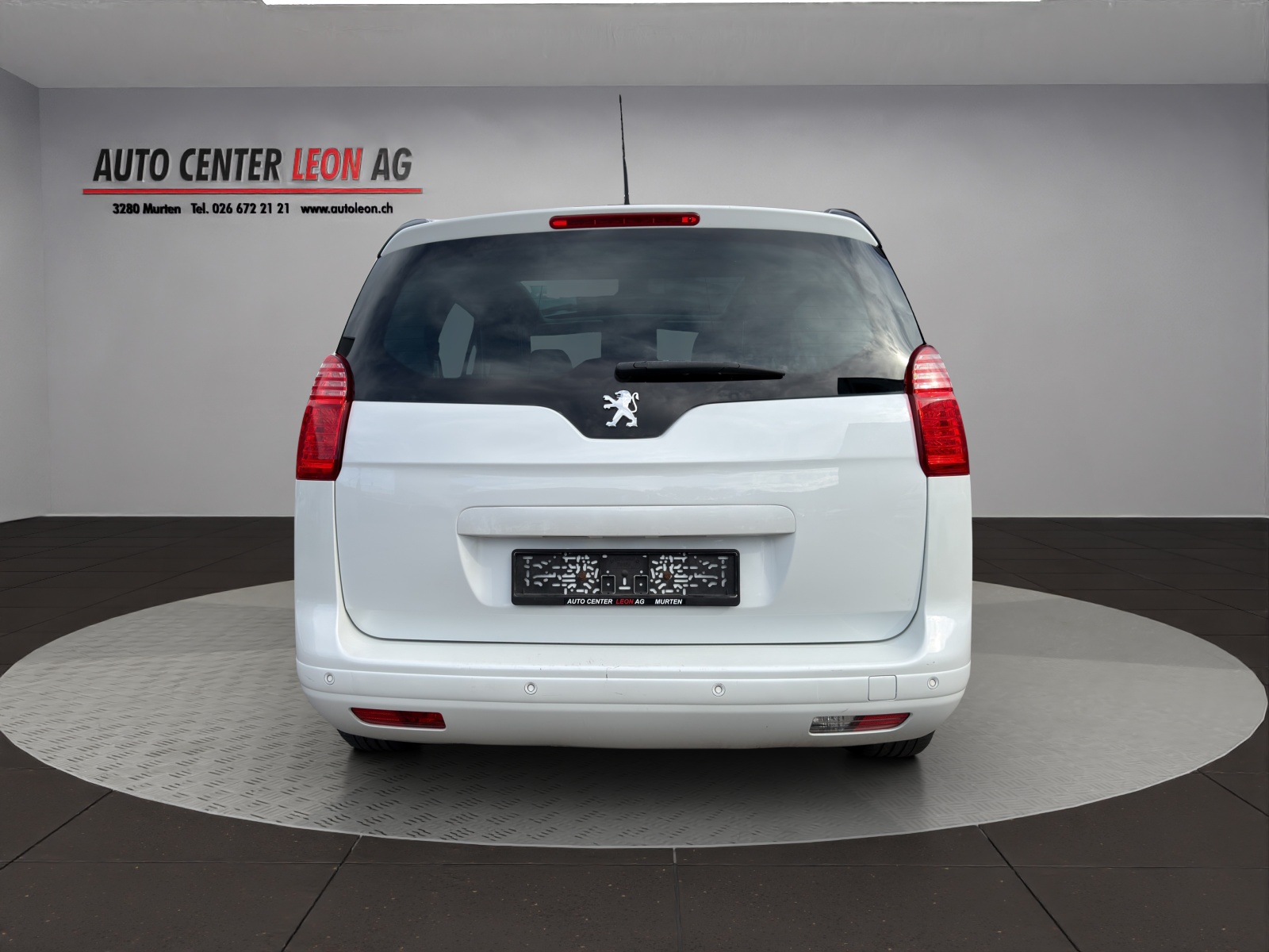 PEUGEOT 5008 1.6 16V T Sport Pack Automatic-image-4
