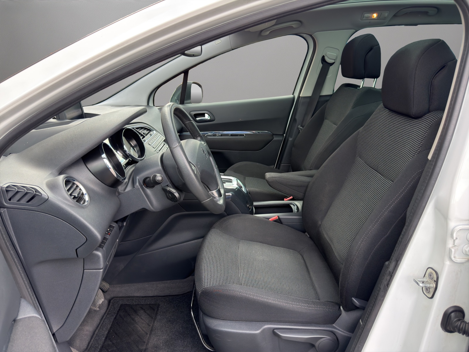 PEUGEOT 5008 1.6 16V T Sport Pack Automatic-image-8