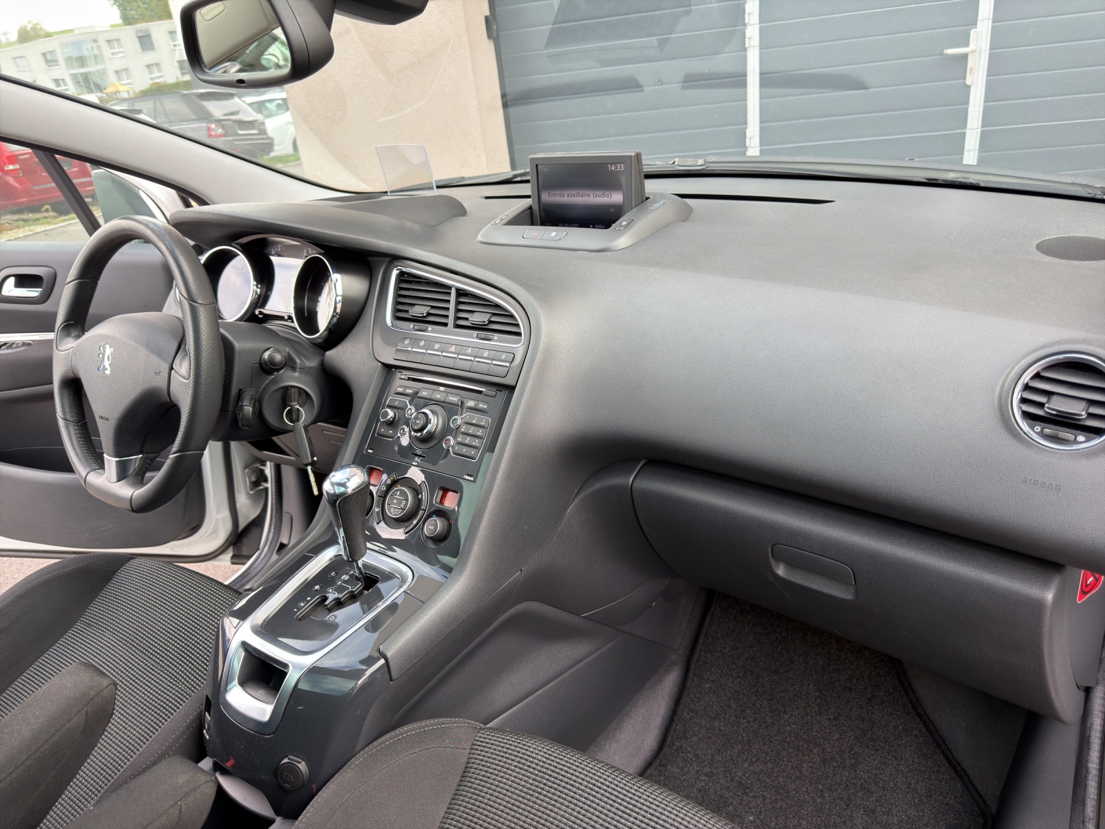 PEUGEOT 5008 1.6 16V T Sport Pack Automatic-image-23