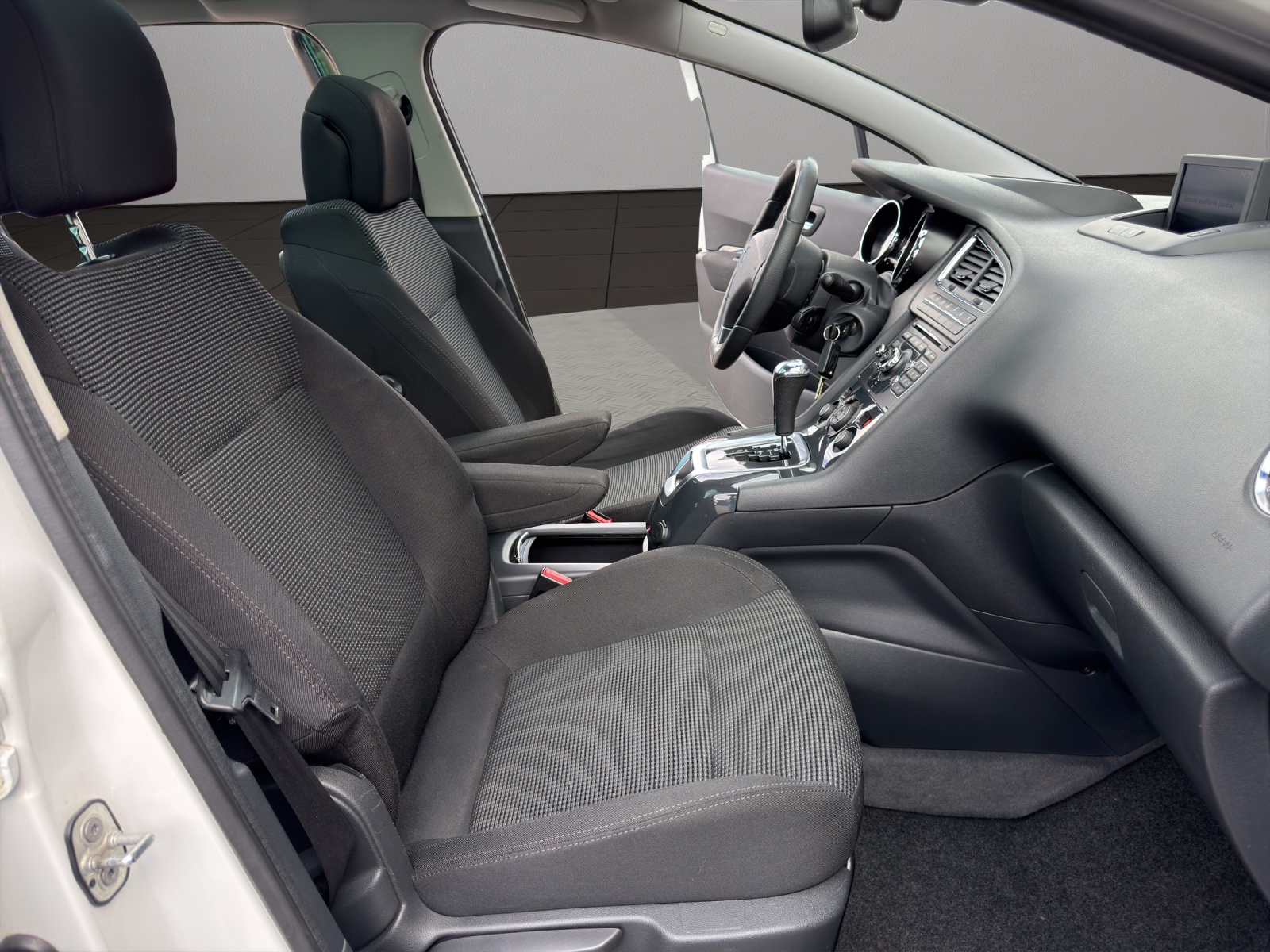 PEUGEOT 5008 1.6 16V T Sport Pack Automatic-image-16
