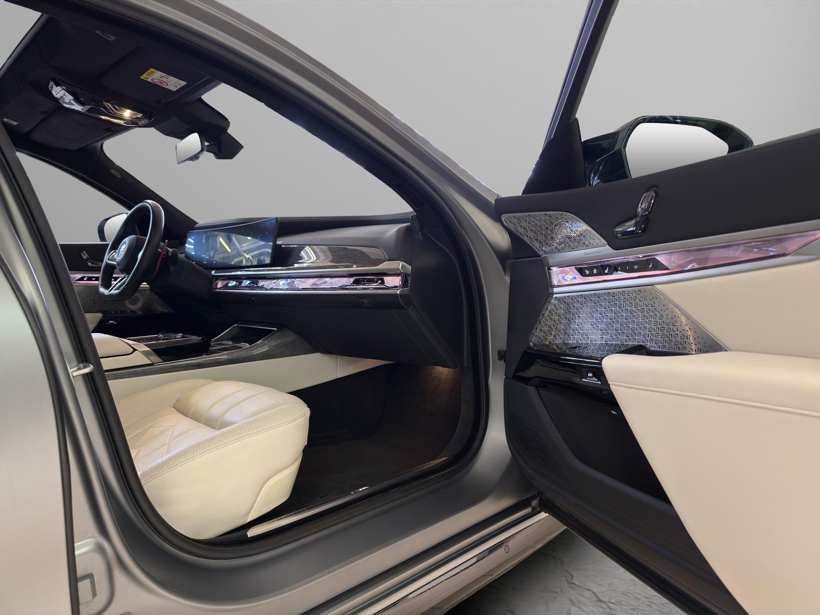 BMW 7er M760e xDrive M-Performance Paket-image-19