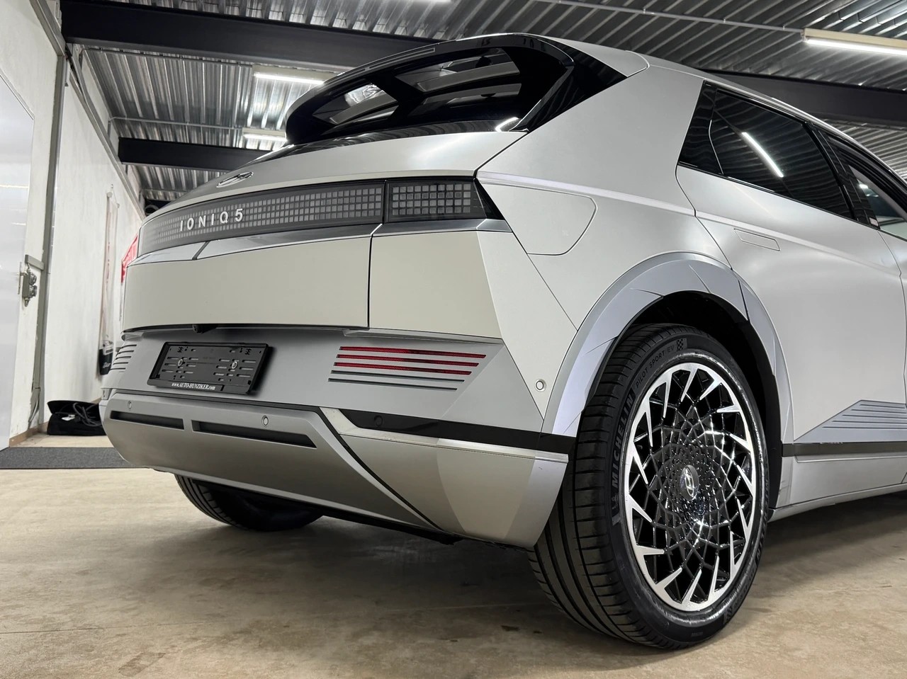 HYUNDAI Ioniq 5 77kWh Vertex 2WD / Wärmepumpe / CH-Fahrzeug mit 5 Jahren Garantie-image-5