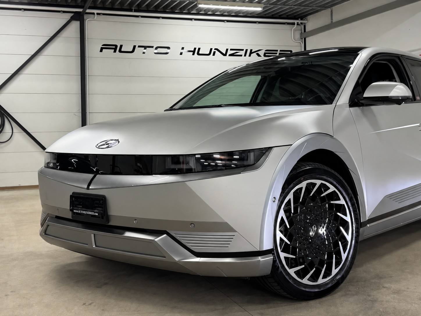 HYUNDAI Ioniq 5 77kWh Vertex 2WD / Wärmepumpe / CH-Fahrzeug mit 5 Jahren Garantie-image-1