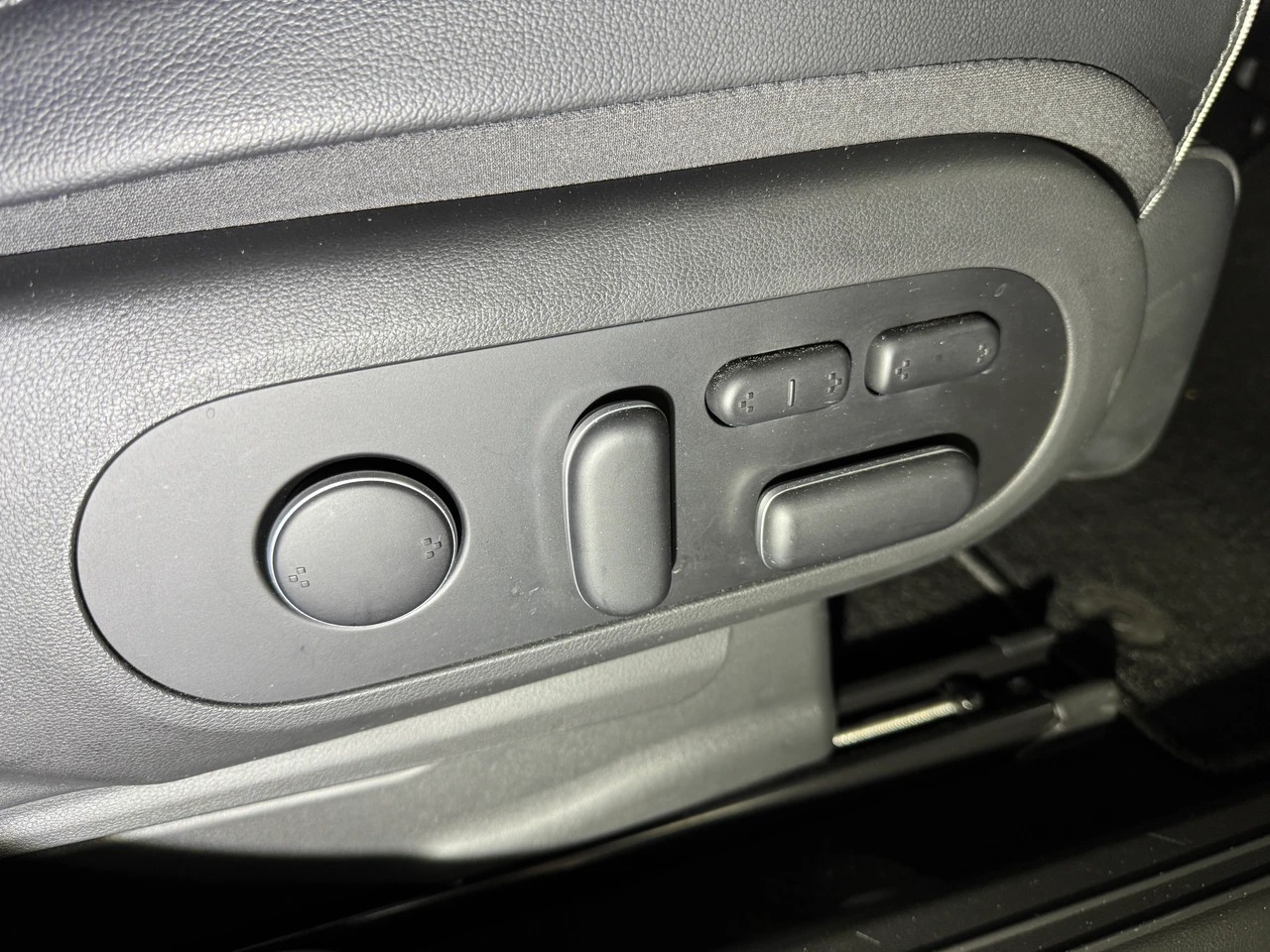 HYUNDAI Ioniq 5 77kWh Vertex 2WD / Wärmepumpe / CH-Fahrzeug mit 5 Jahren Garantie-image-10