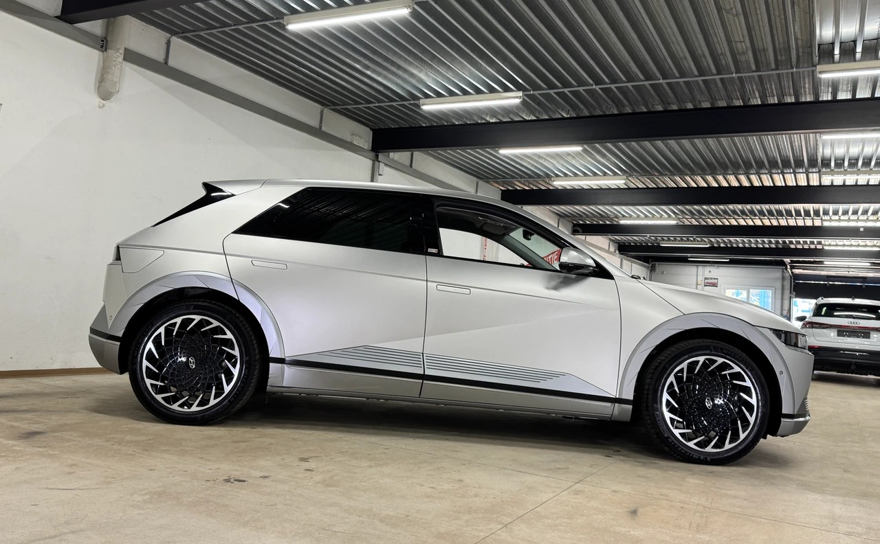 HYUNDAI Ioniq 5 77kWh Vertex 2WD / Wärmepumpe / CH-Fahrzeug mit 5 Jahren Garantie-image-3
