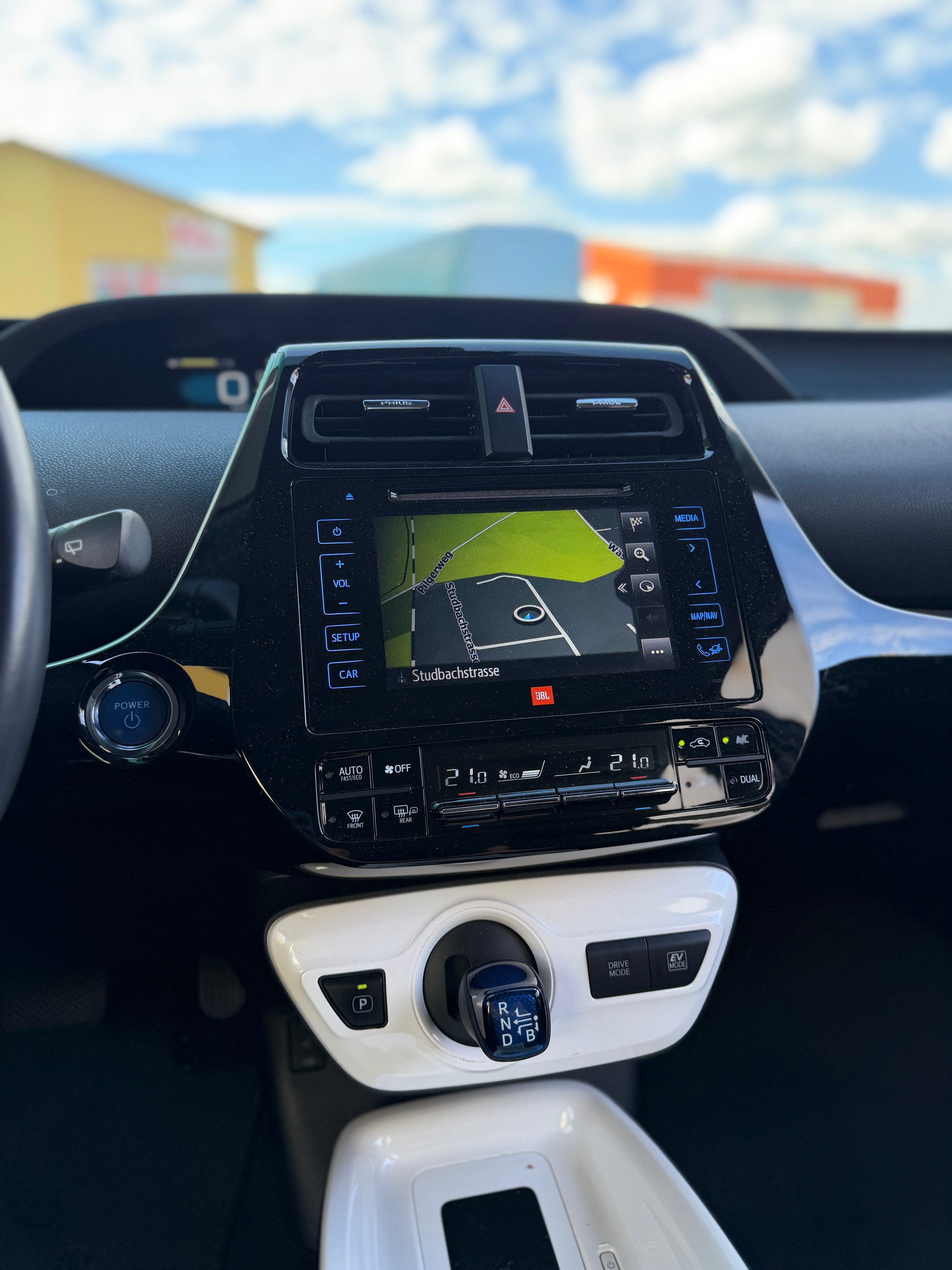 TOYOTA Prius 1.8 VVT-i HSD Sol-image-11
