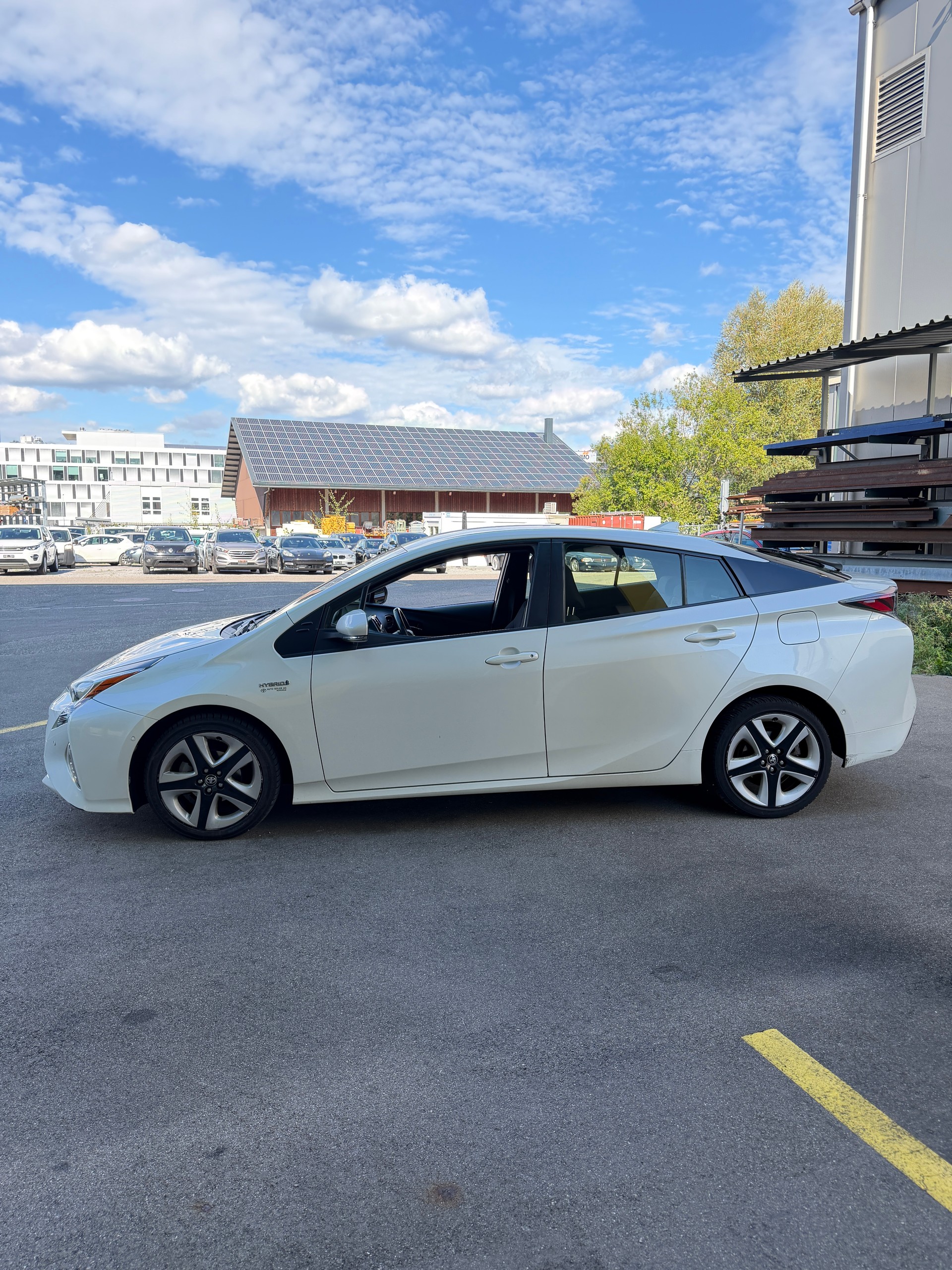 TOYOTA Prius 1.8 VVT-i HSD Sol-image-3