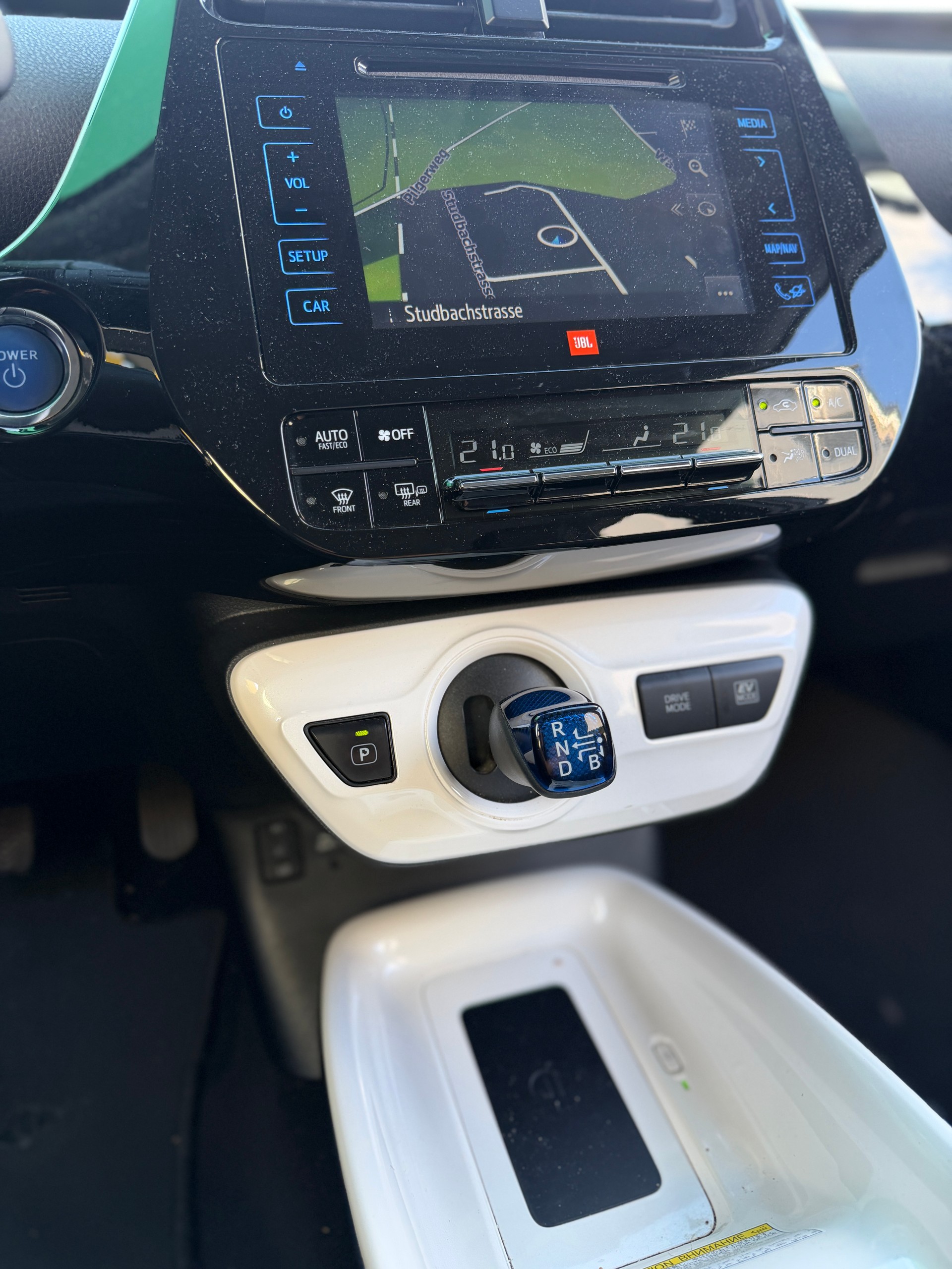 TOYOTA Prius 1.8 VVT-i HSD Sol-image-12