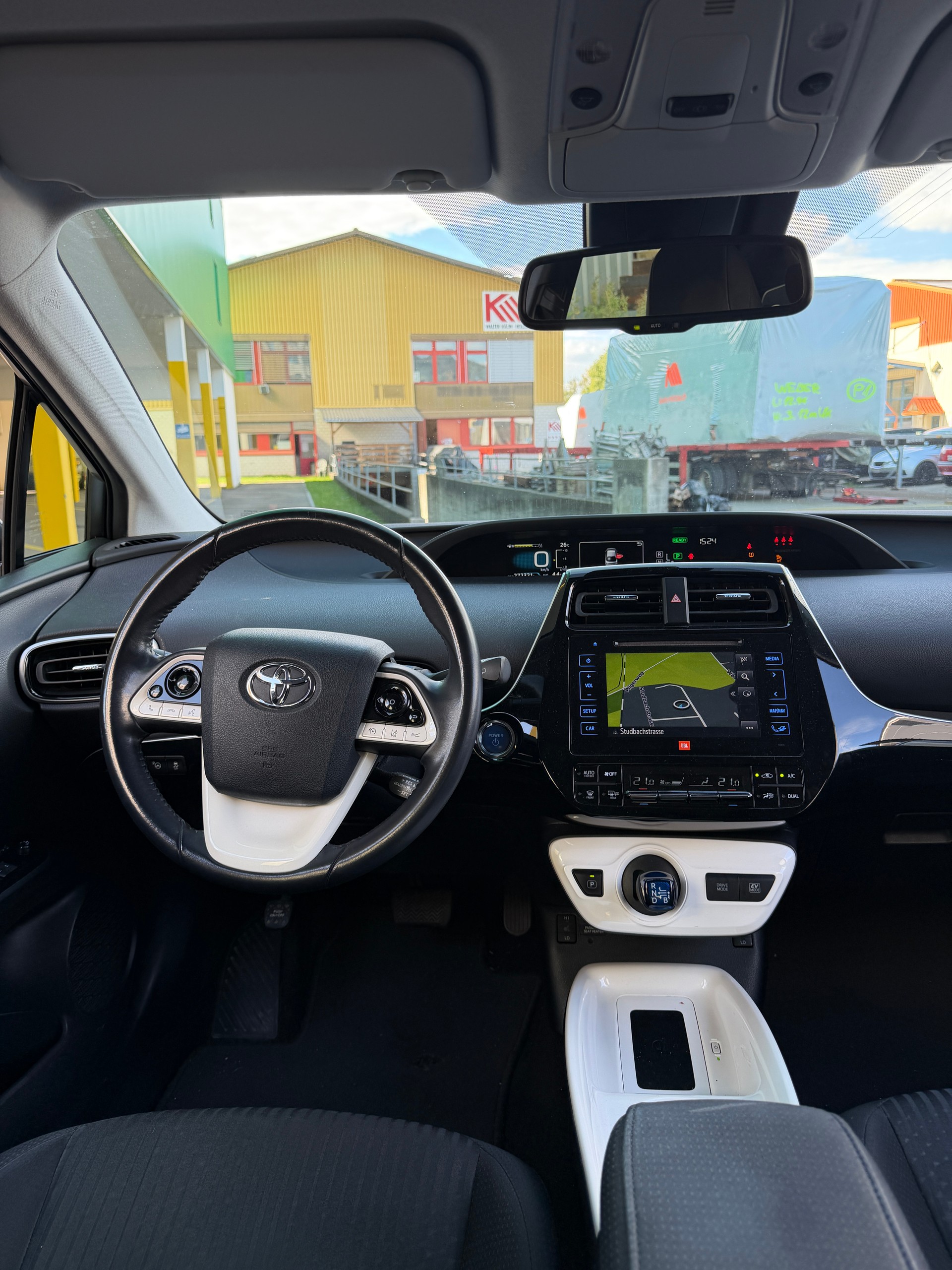 TOYOTA Prius 1.8 VVT-i HSD Sol-image-9