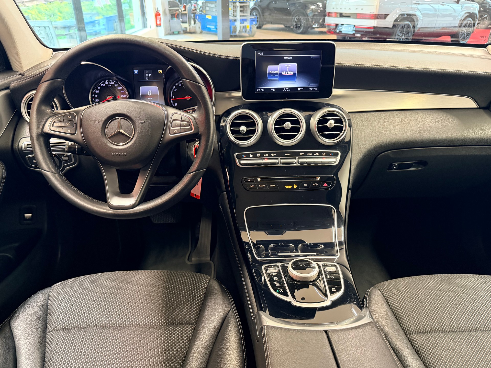 MERCEDES-BENZ GLC 250 4Matic 9G-Tronic-image-14