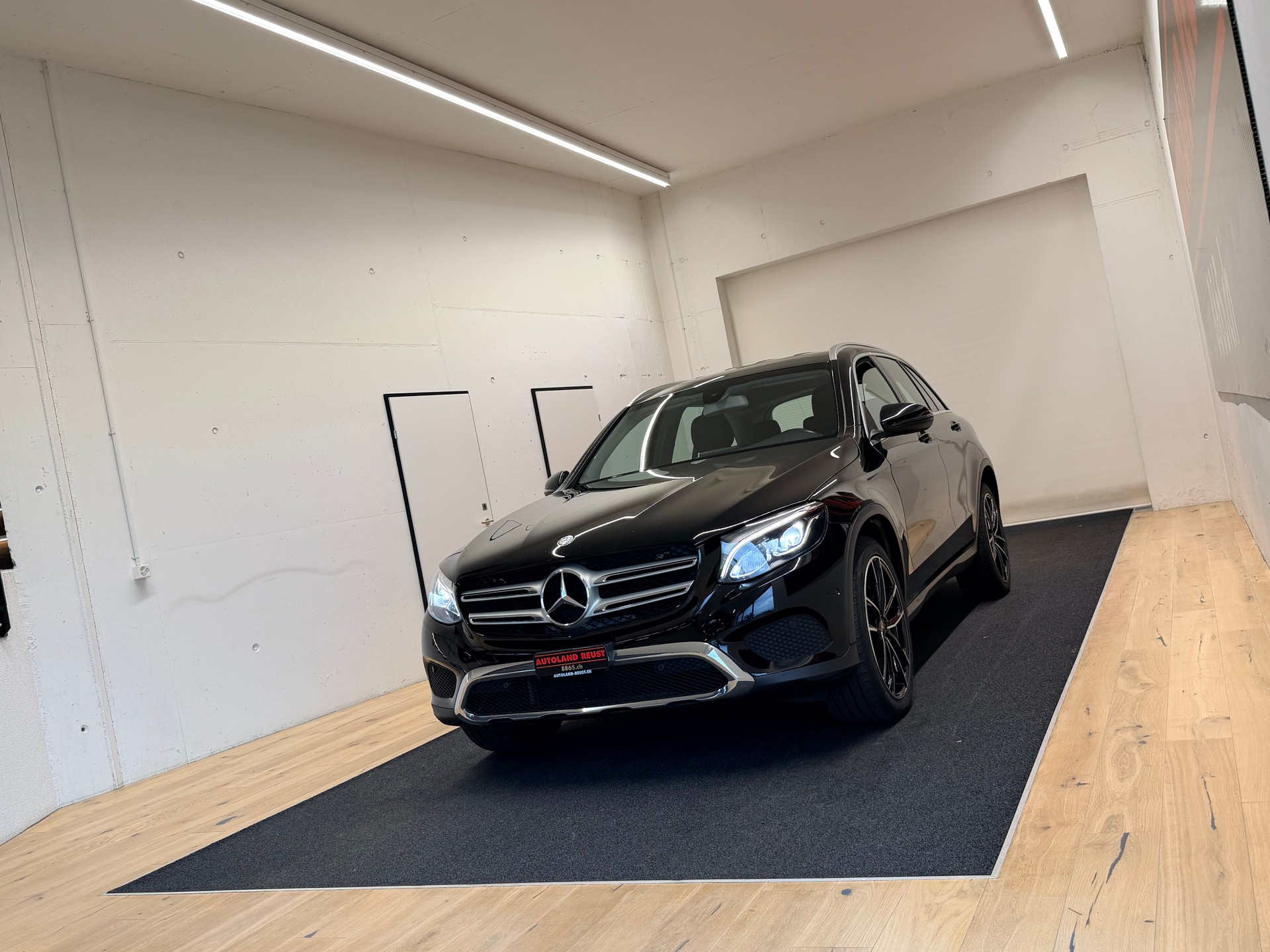 MERCEDES-BENZ GLC 250 4Matic 9G-Tronic-image-2