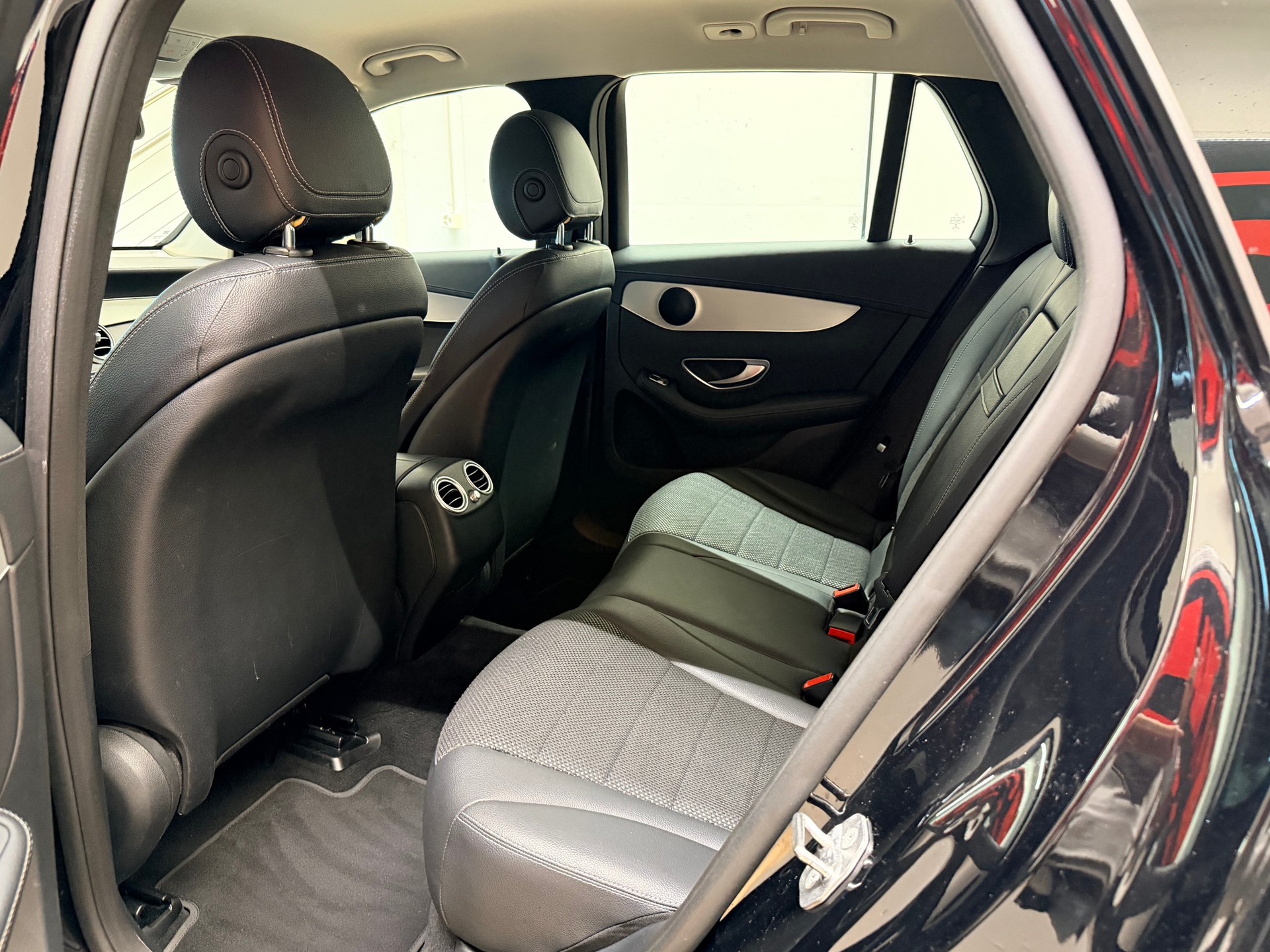 MERCEDES-BENZ GLC 250 4Matic 9G-Tronic-image-13